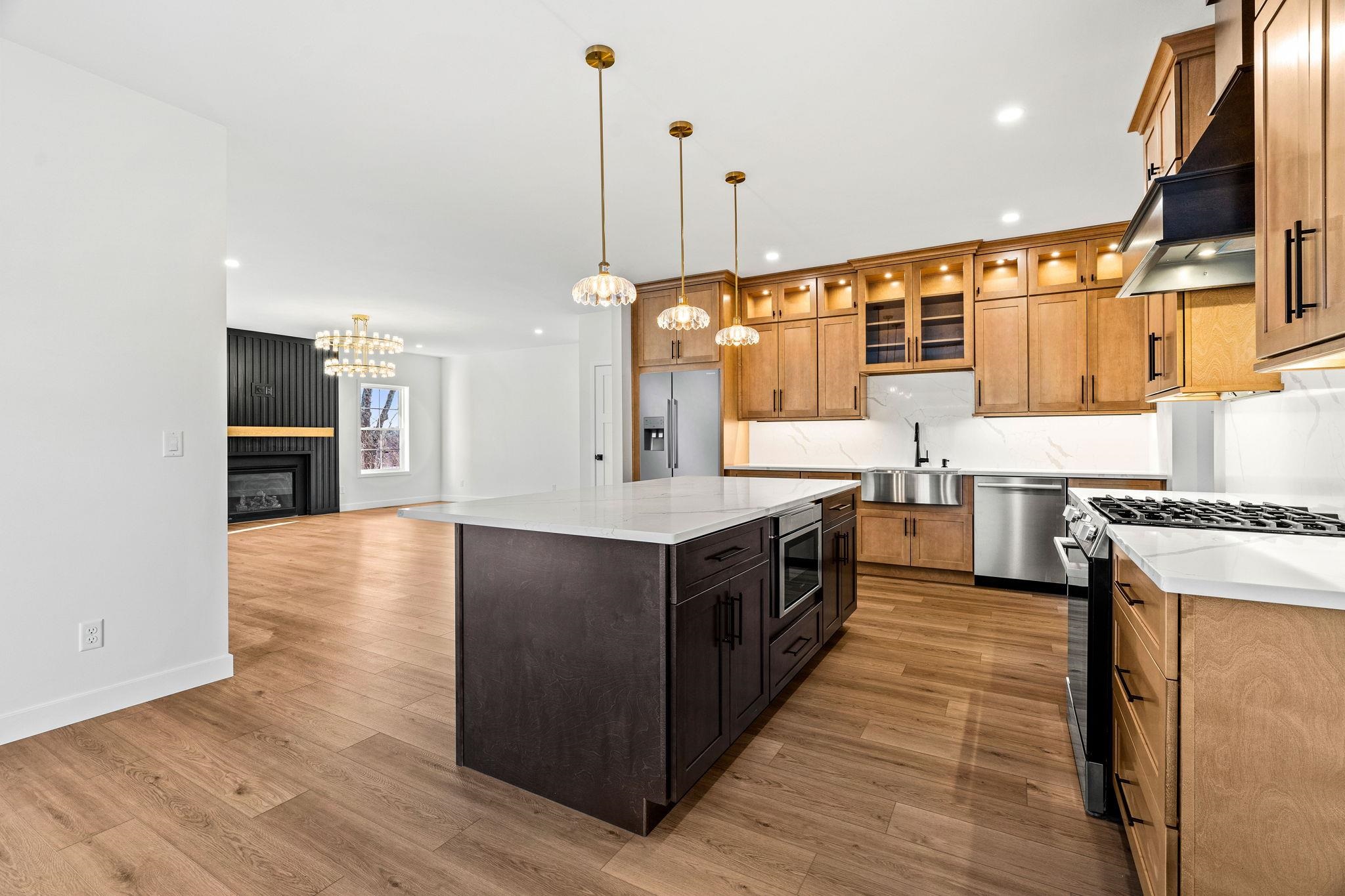 7 Lily Ln, Londonderry, NH 03053