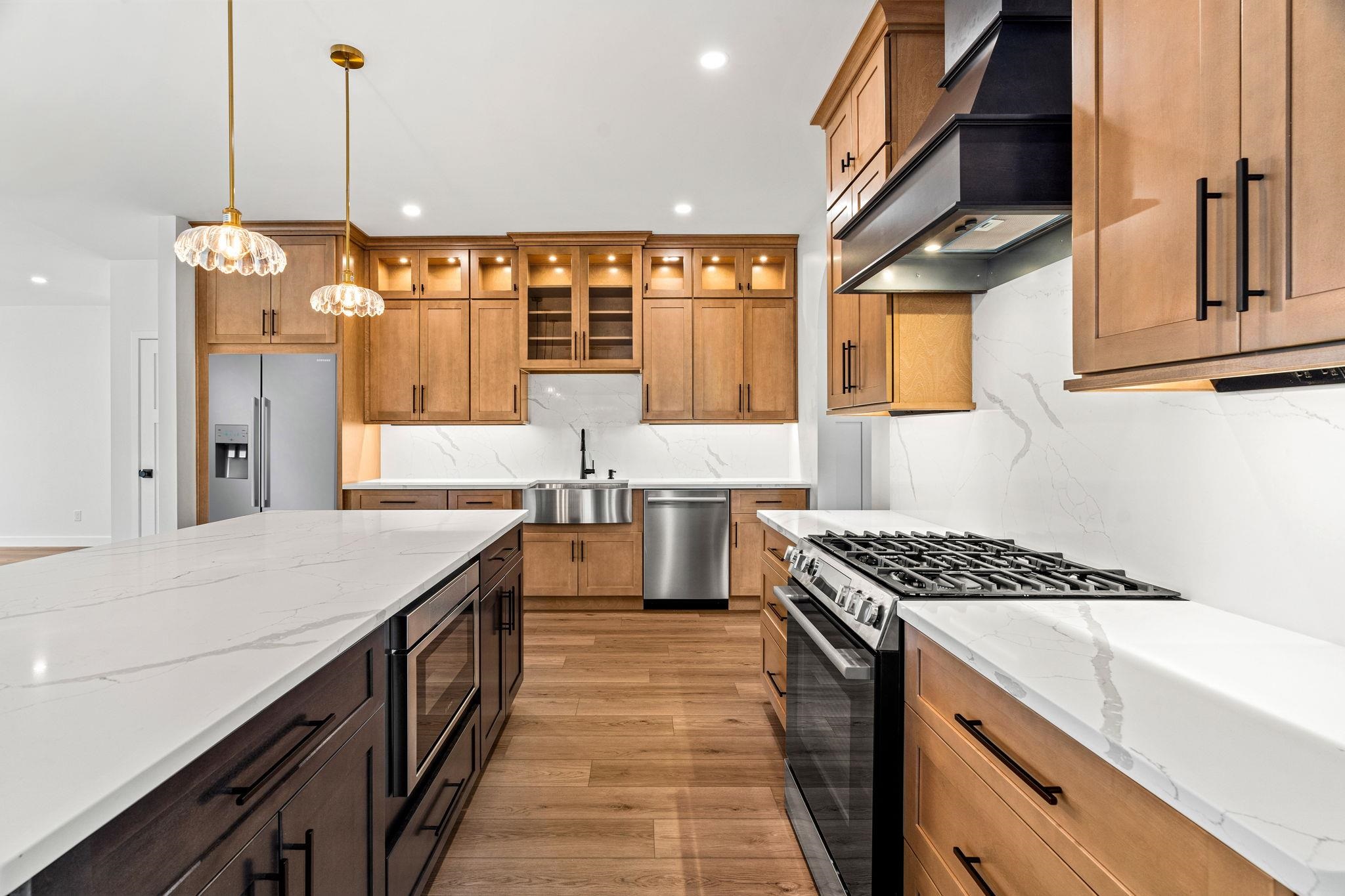 7 Lily Ln, Londonderry, NH 03053