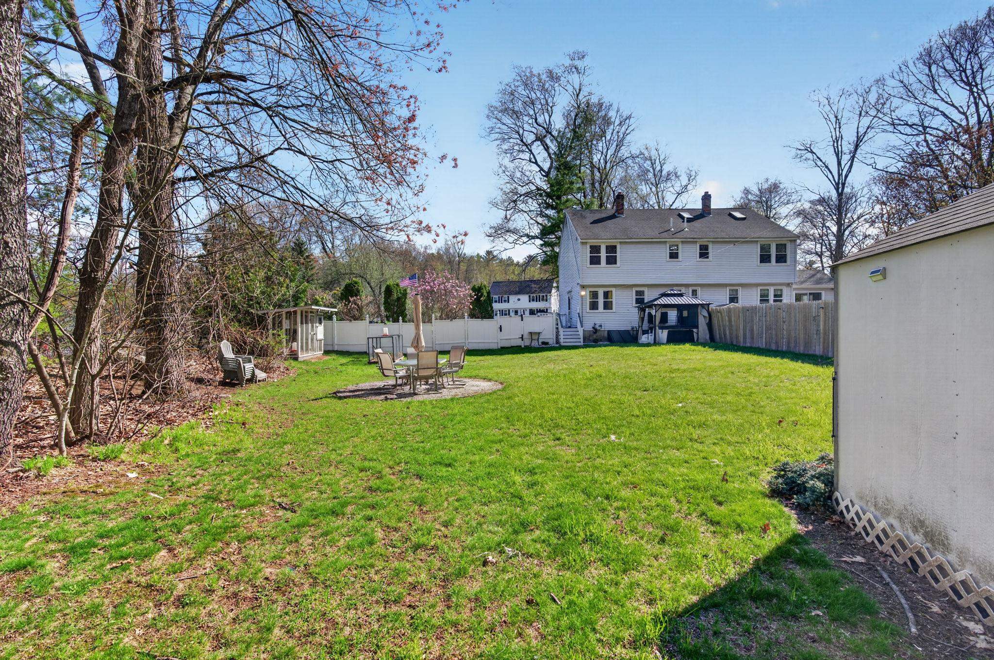 23 Juniper Rd, Derry, NH 03038