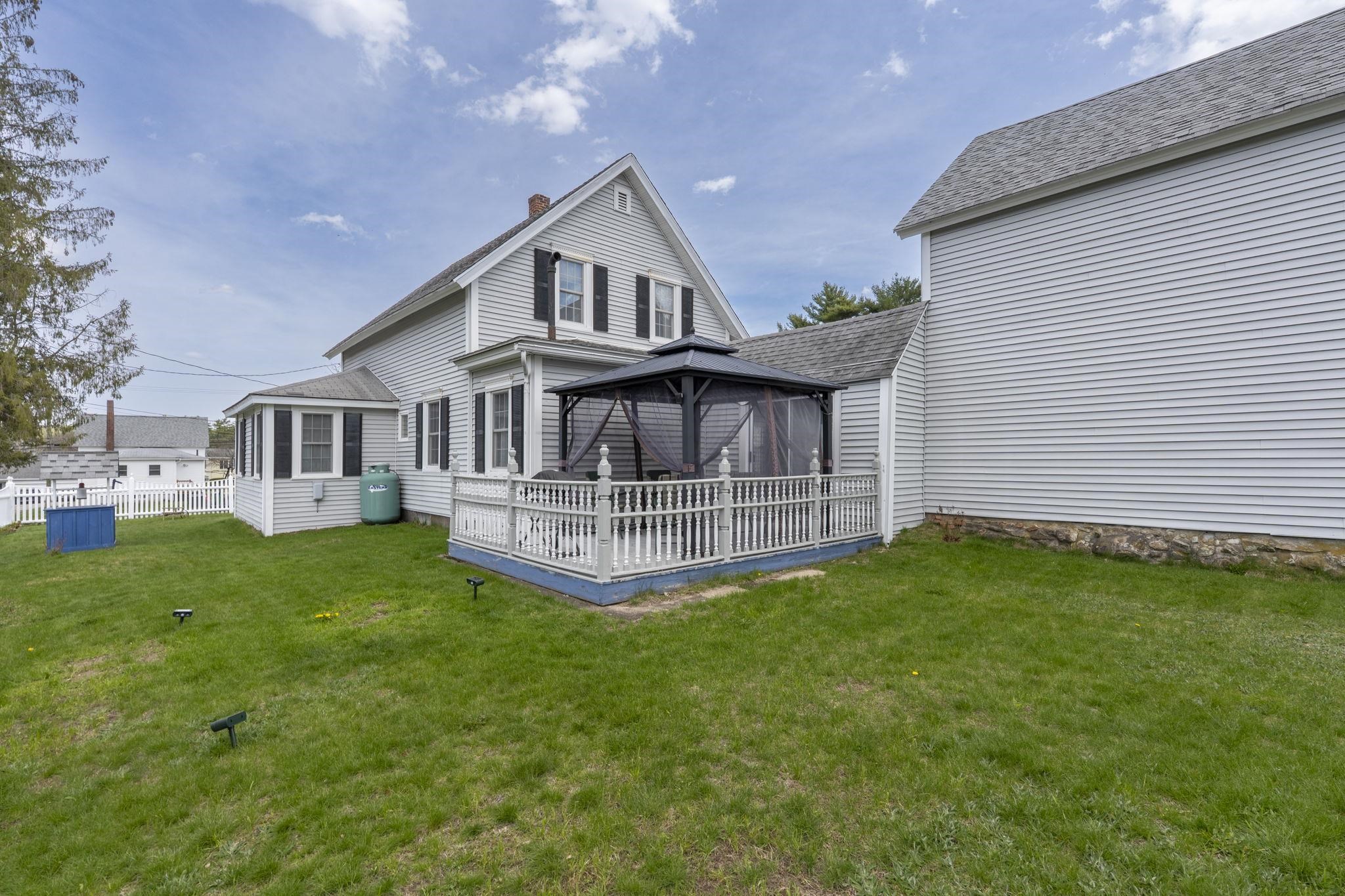 16 Montgomery Dr, Farmington, NH 03835