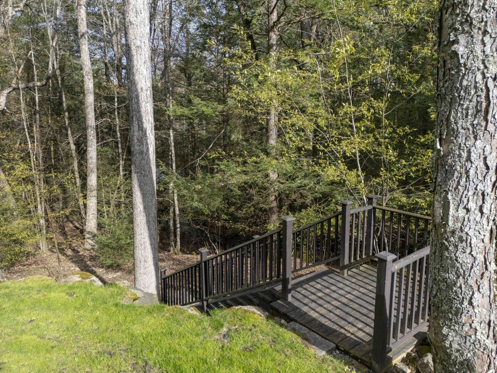 34 Cleveland Hill Rd, Brookline, NH 03033
