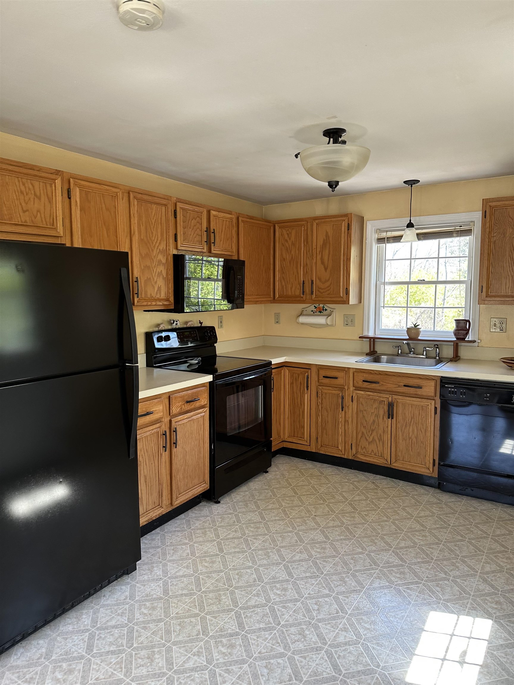 18 Sullivan Ct, Salem, NH 03079
