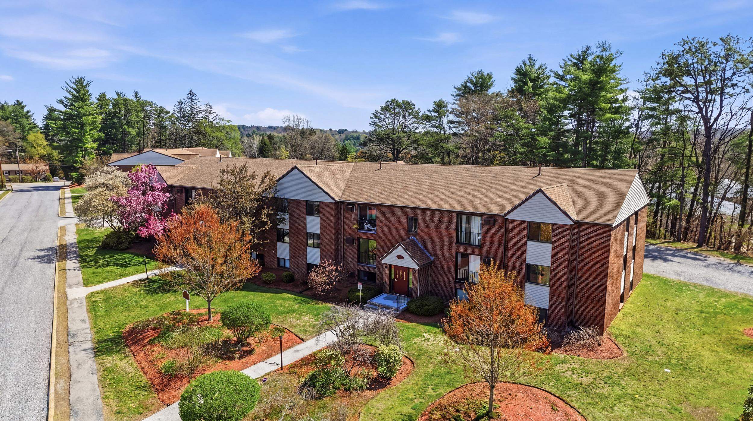 36 English Village Rd, Manchester, NH 03102