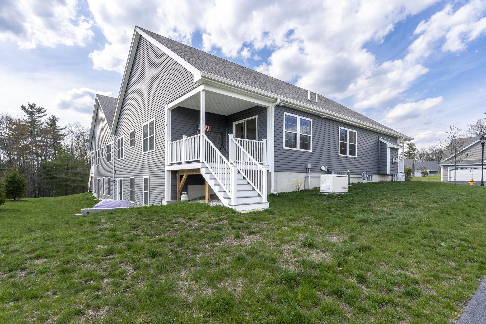 2 Strawberry Ln, Hooksett, NH 03106