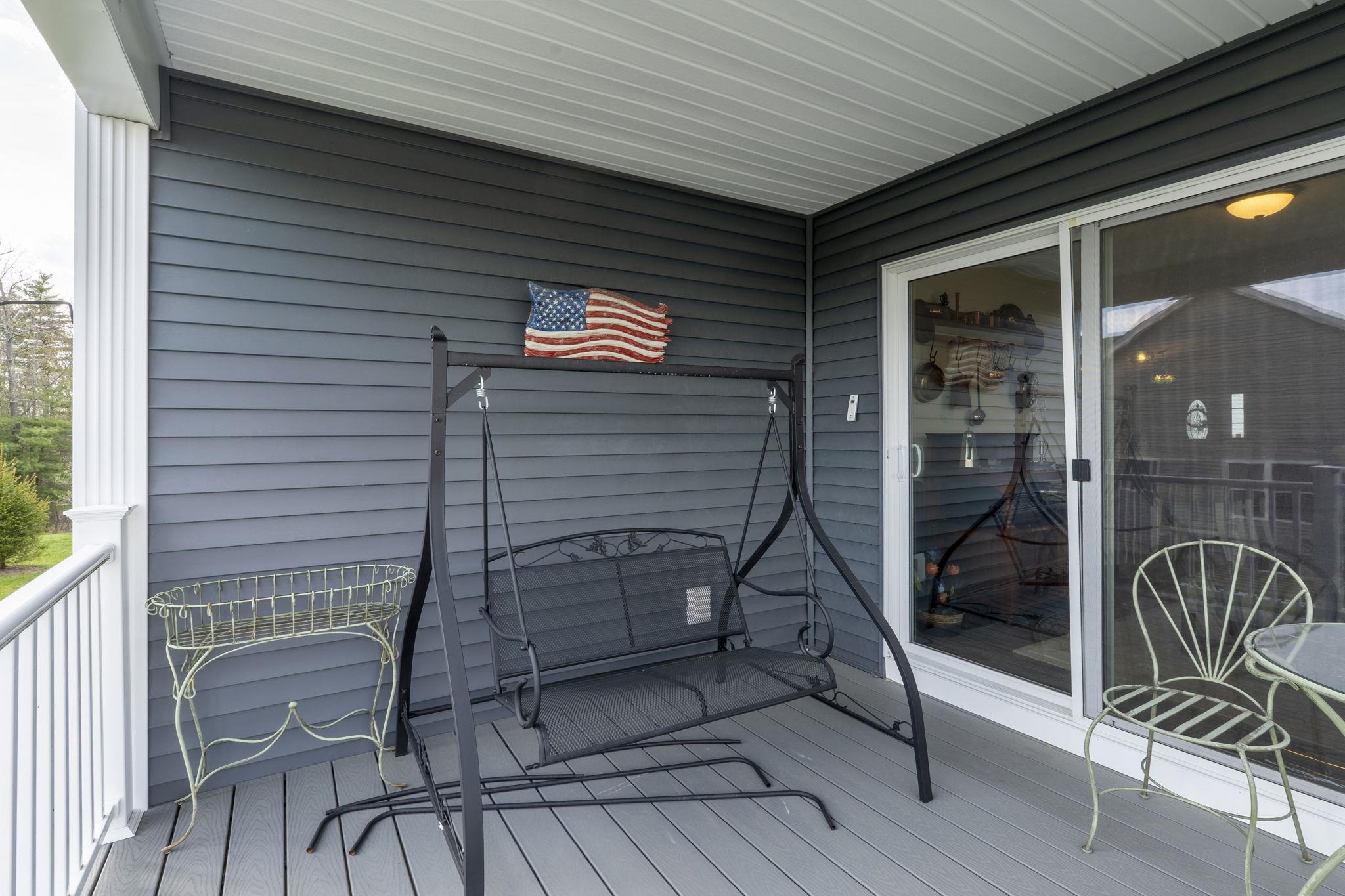 2 Strawberry Ln, Hooksett, NH 03106