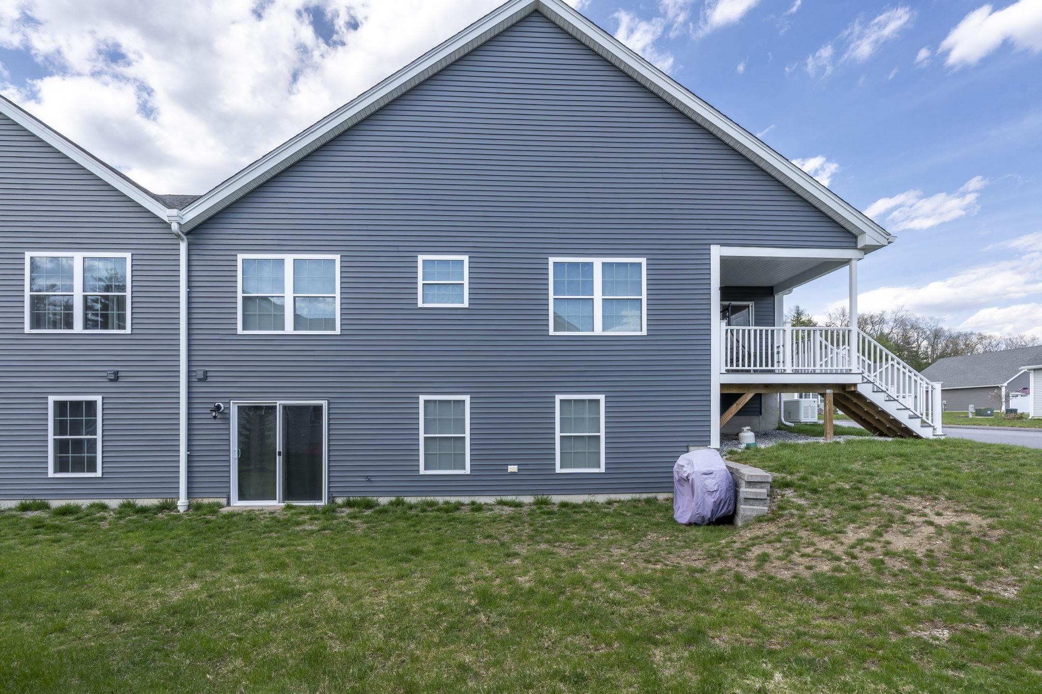 2 Strawberry Ln, Hooksett, NH 03106