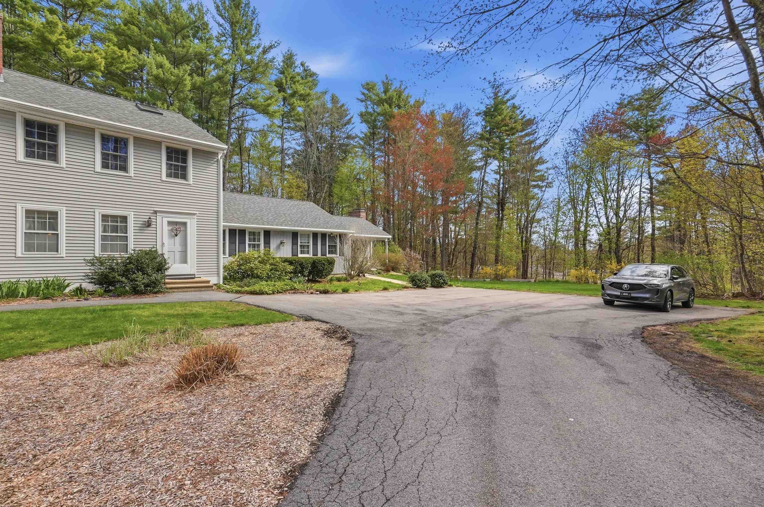 18 Boulder Brook Dr, Exeter, NH 03833