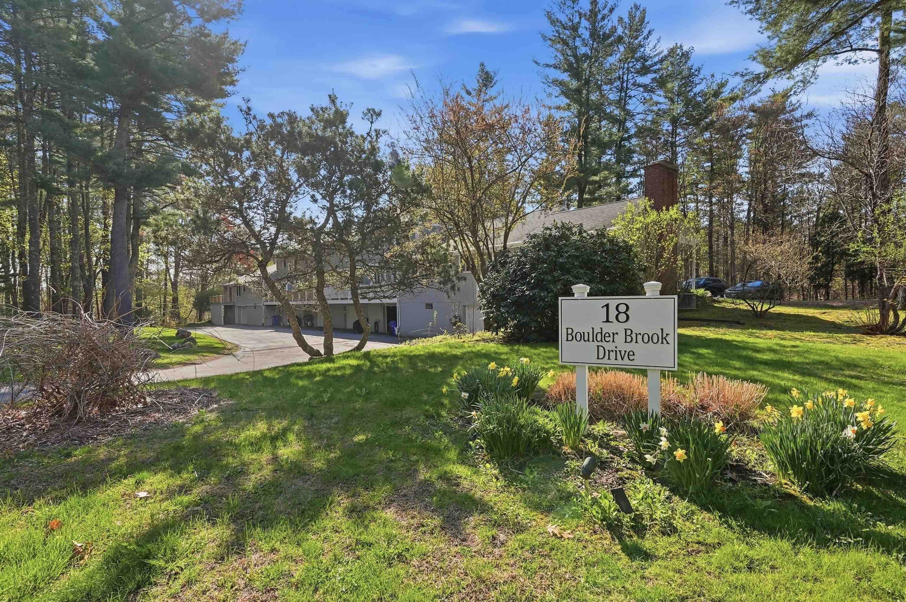 18 Boulder Brook Dr, Exeter, NH 03833