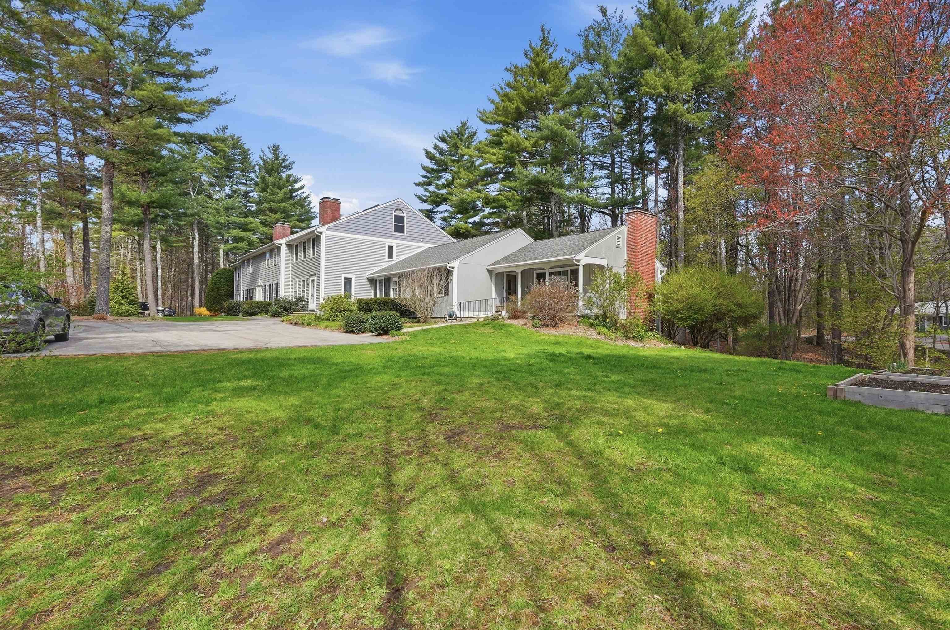 18 Boulder Brook Dr, Exeter, NH 03833