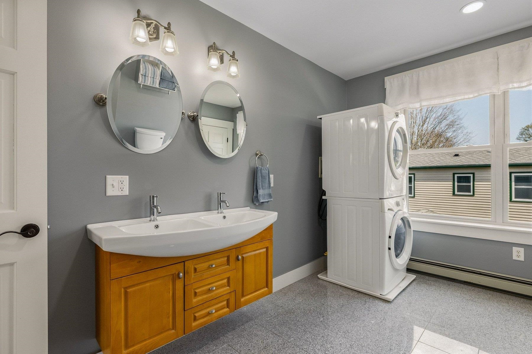 163 Ocean Rd, Portsmouth, NH 03801