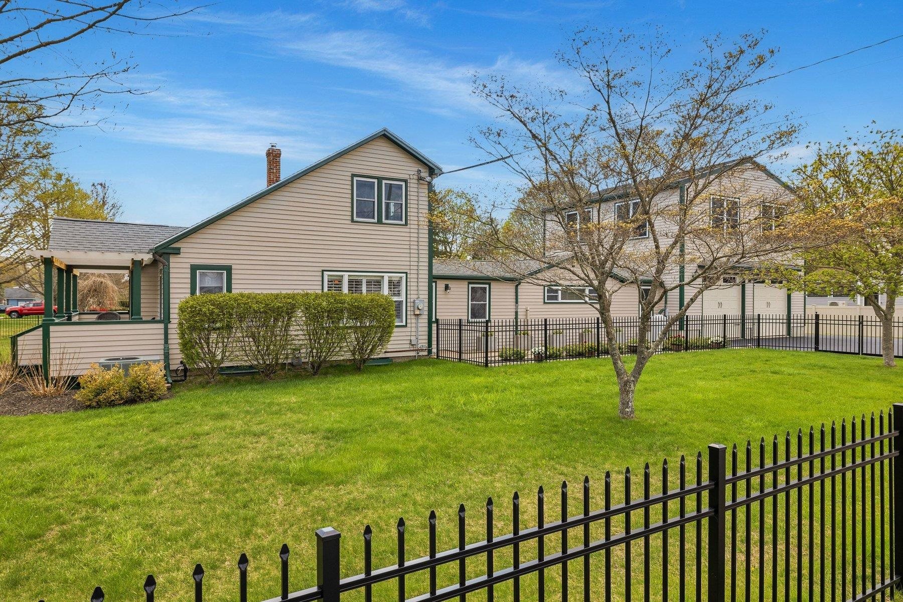 163 Ocean Rd, Portsmouth, NH 03801