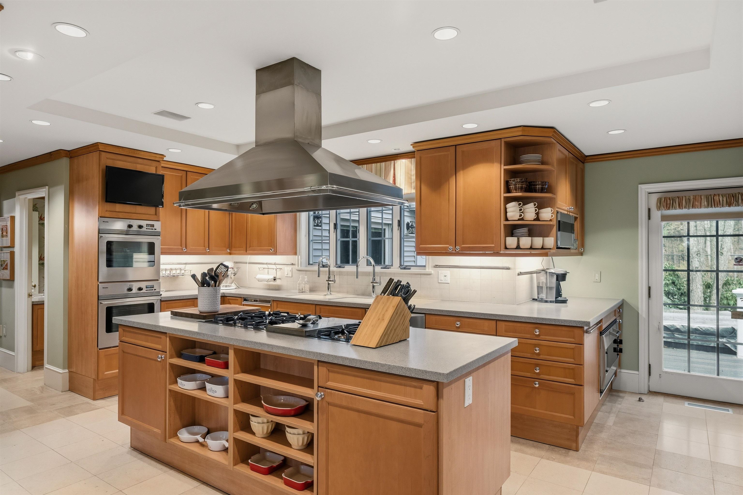 117 Castle Hill Rd, Windham, NH 03087