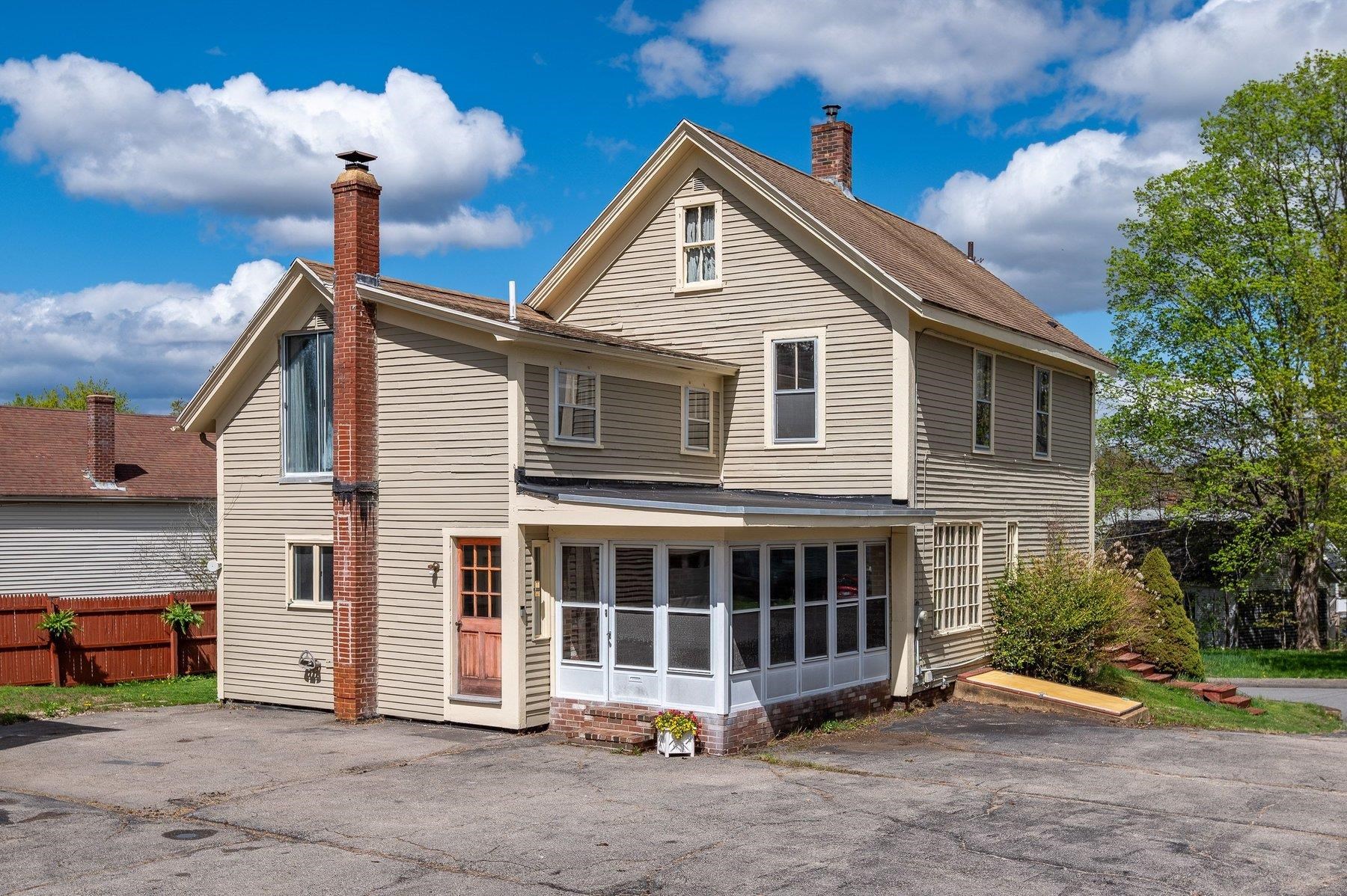 18 Spruce St, Somersworth, NH 03878