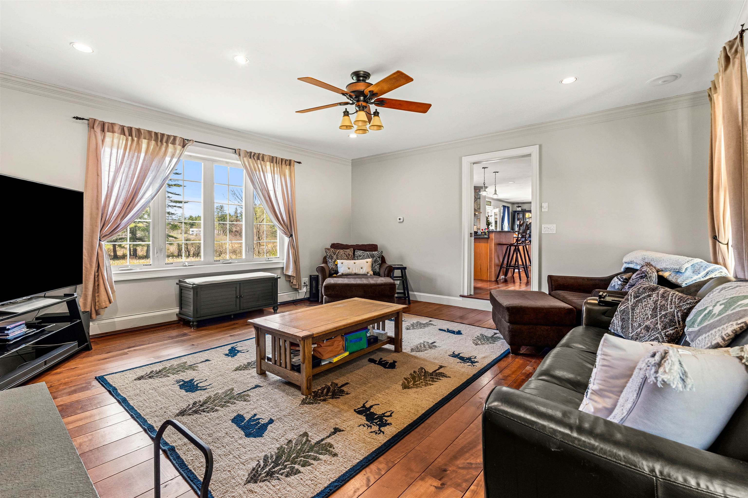 52 Newman Wilson Rd, Weare, NH 03281