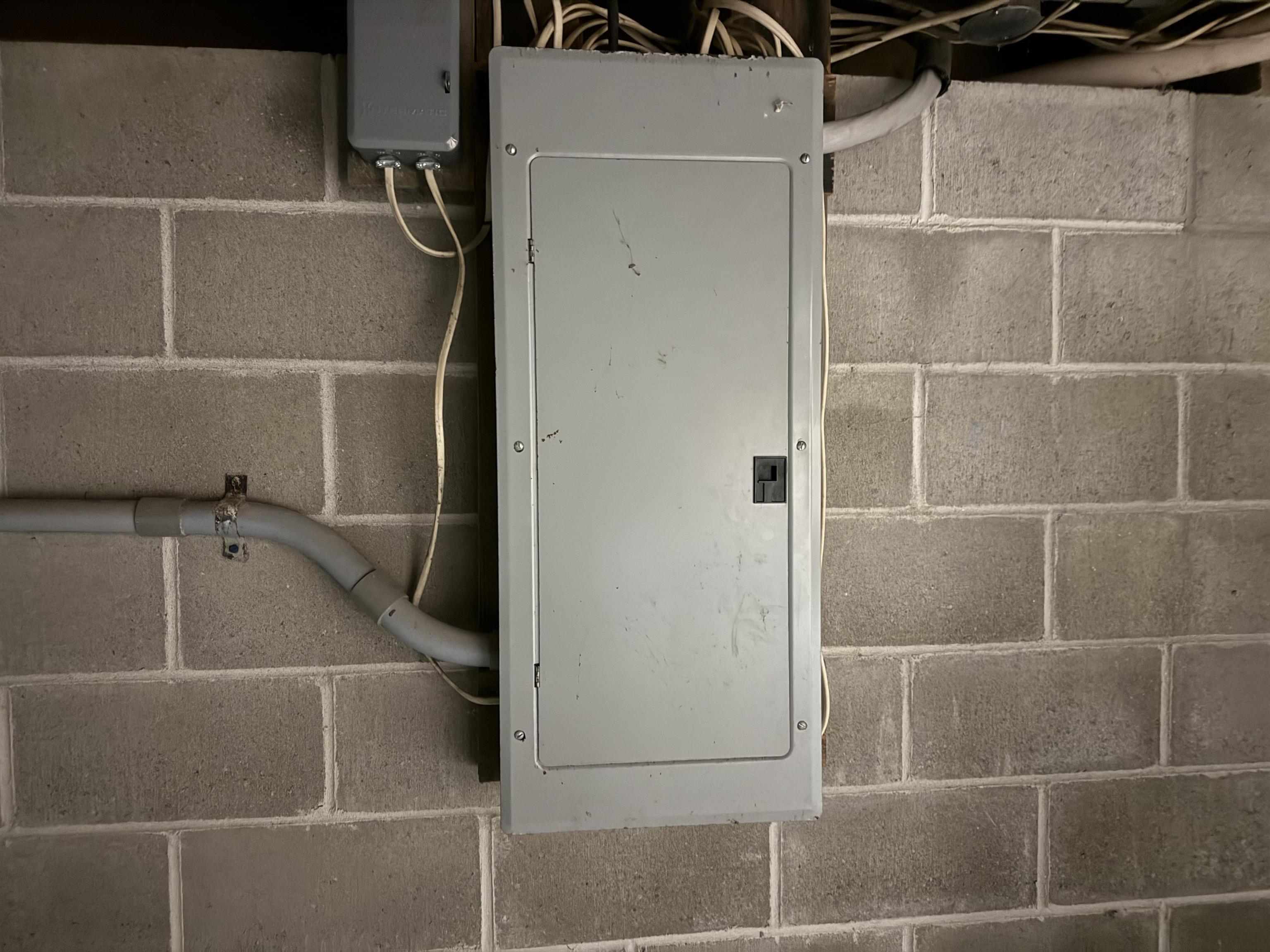 Circuit Breaker Box 25173285