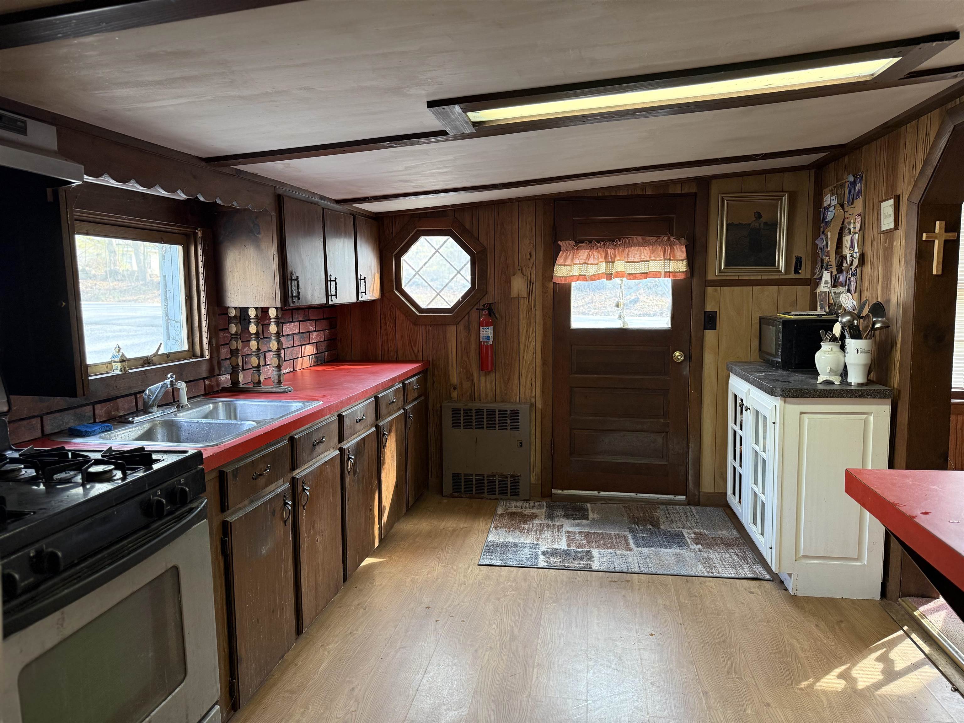 Applianced Kitchen 25173306