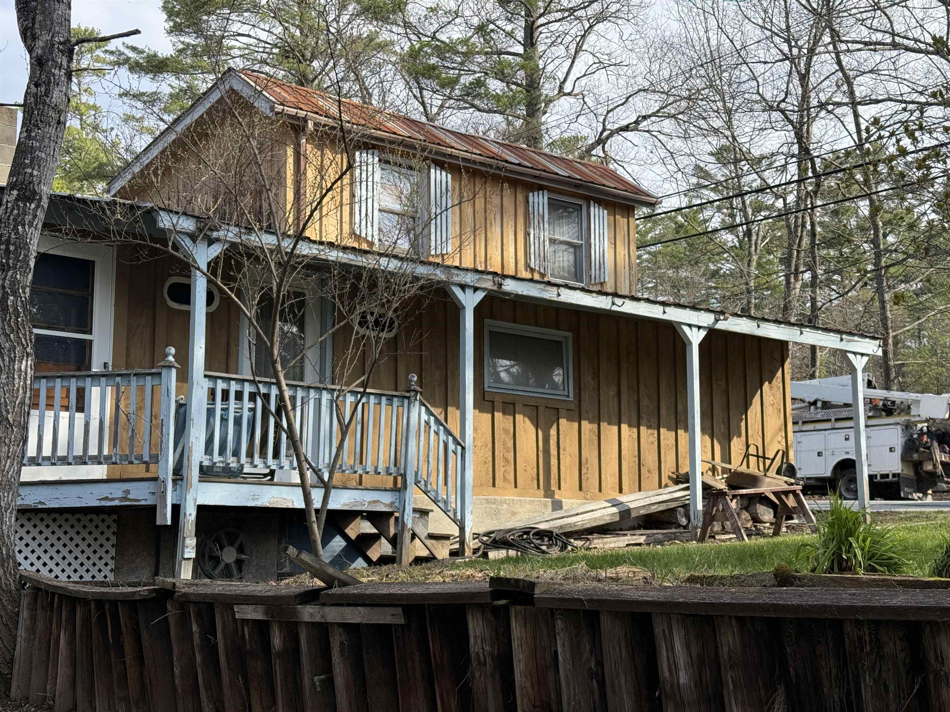 Side Porch 25173228