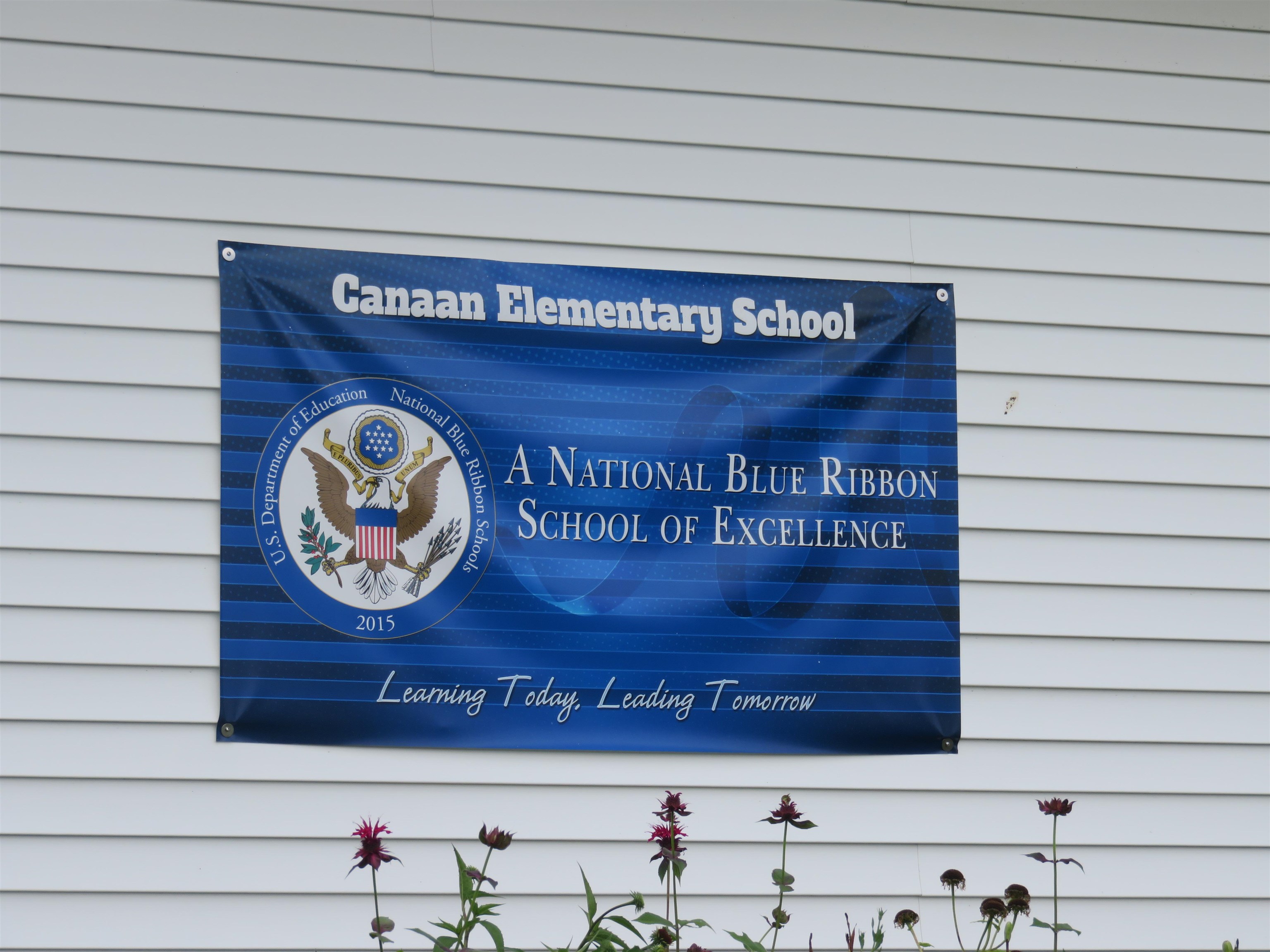Award-Winning School 25198260