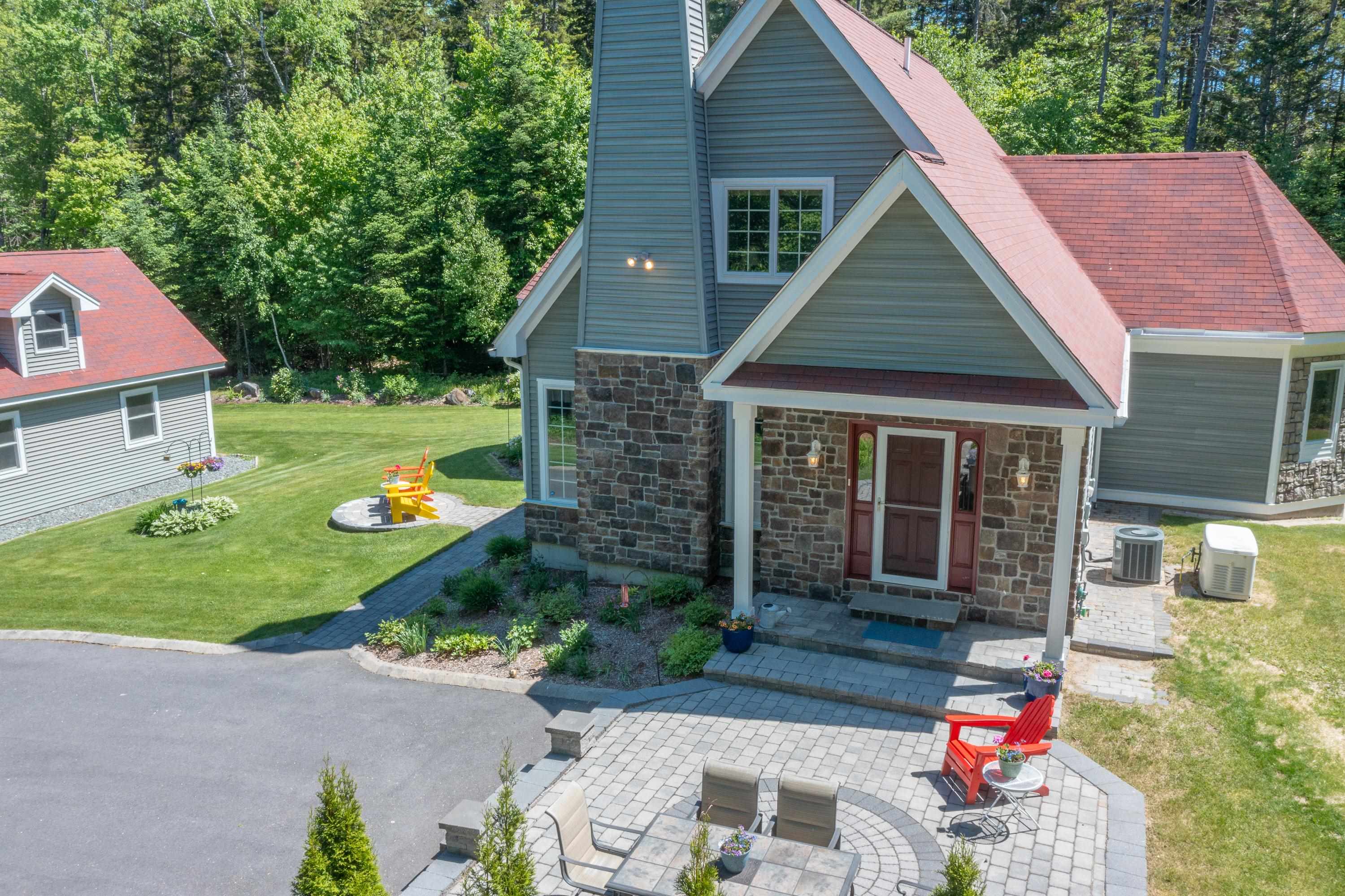 105 Loft Cir, Campton, NH 03223