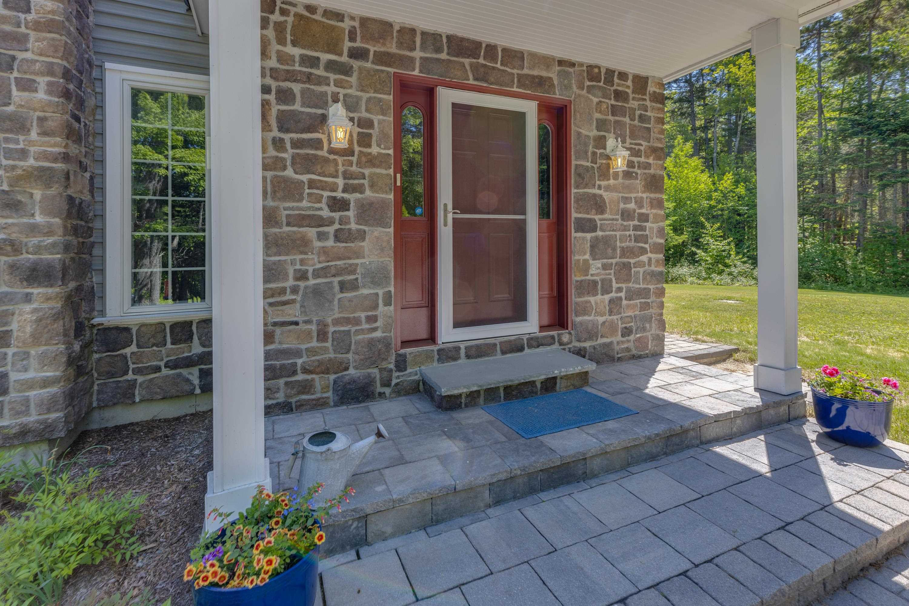 105 Loft Cir, Campton, NH 03223