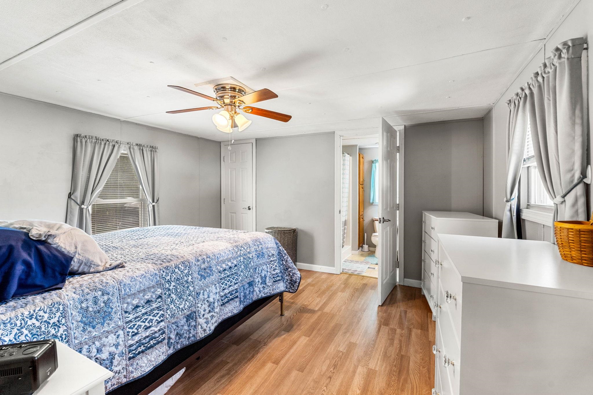 197 New Hillcrest Dr, Nashua, NH 03048