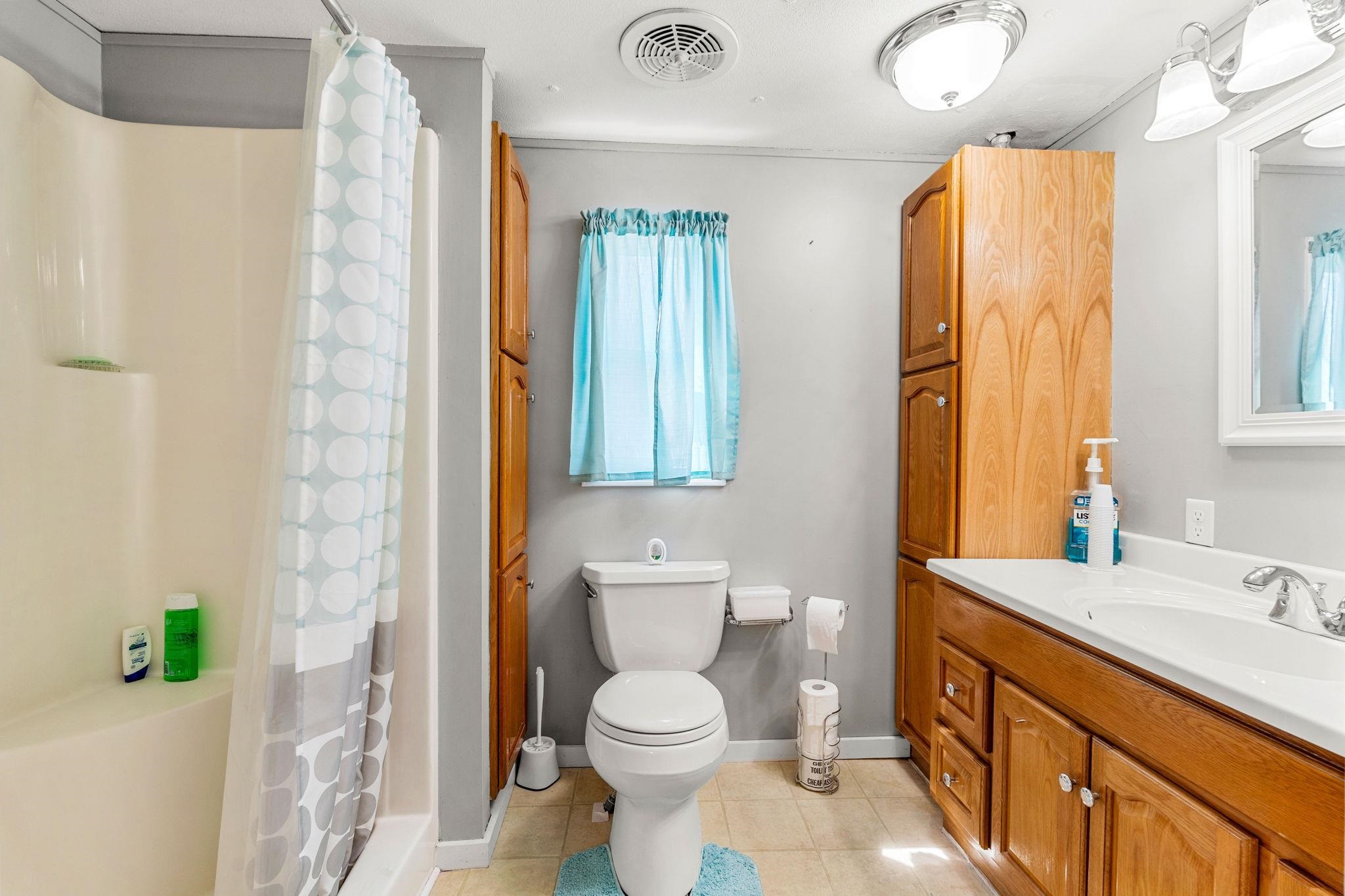 197 New Hillcrest Dr, Nashua, NH 03048