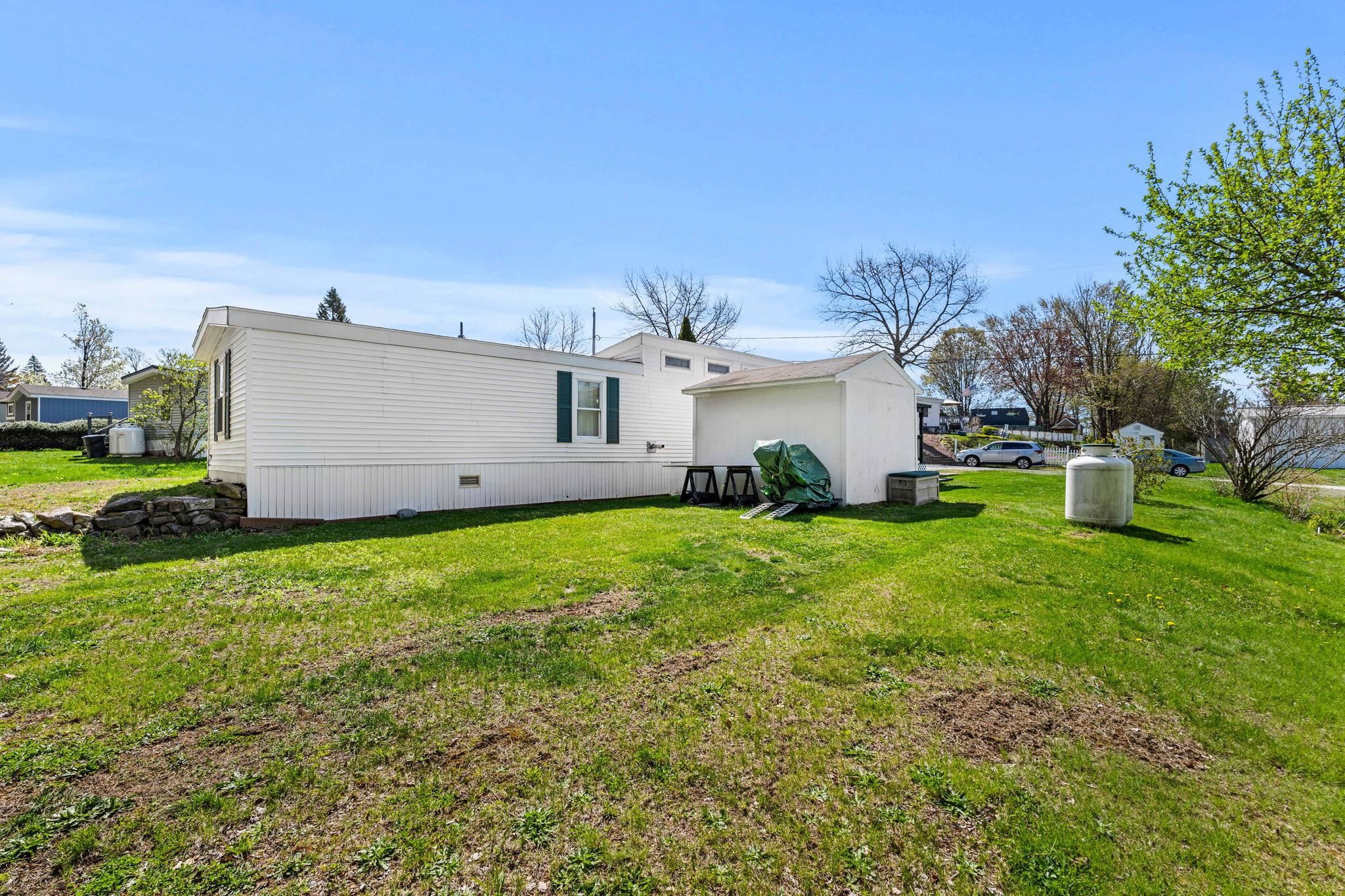 197 New Hillcrest Dr, Nashua, NH 03048