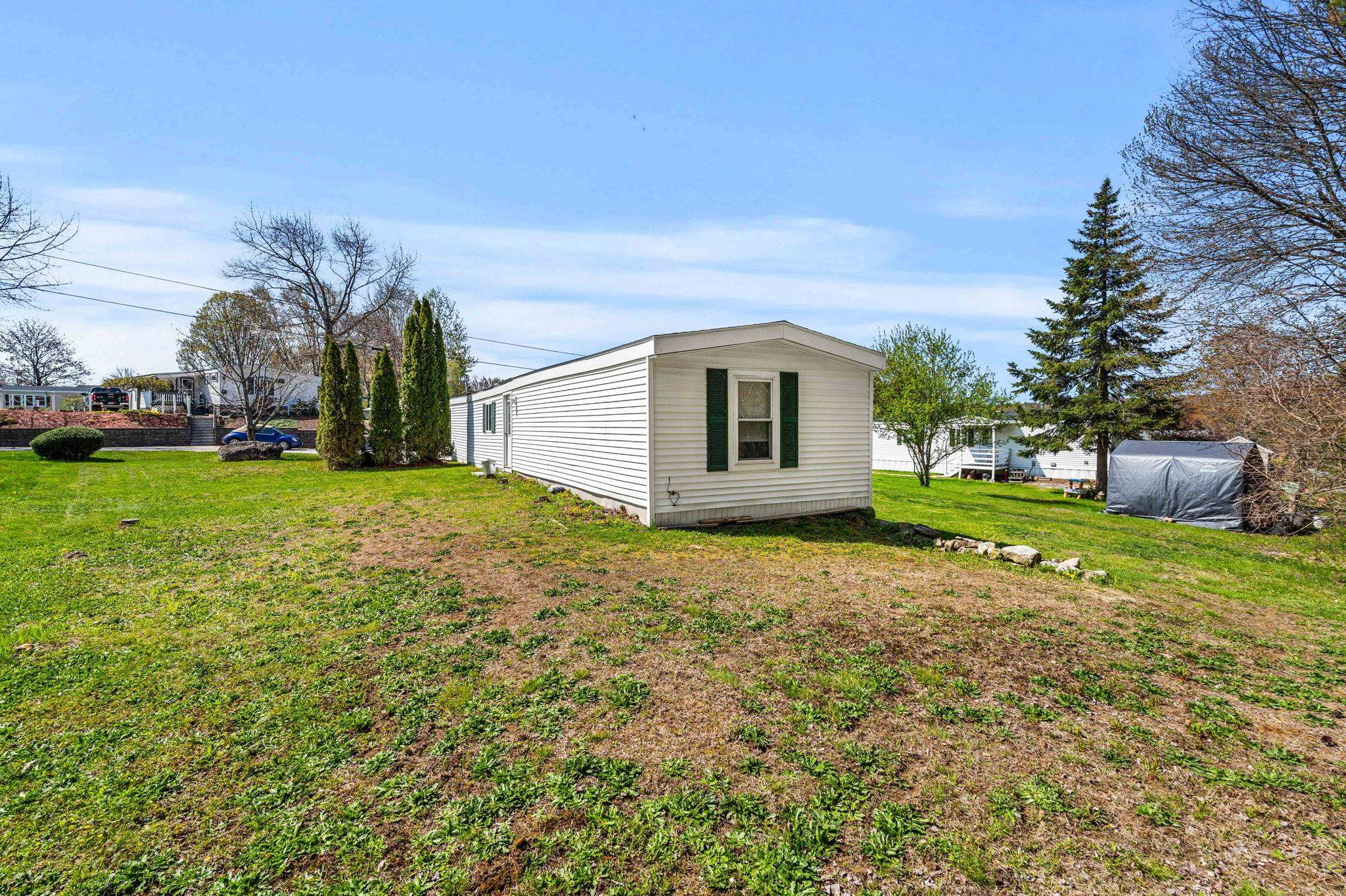 197 New Hillcrest Dr, Nashua, NH 03048