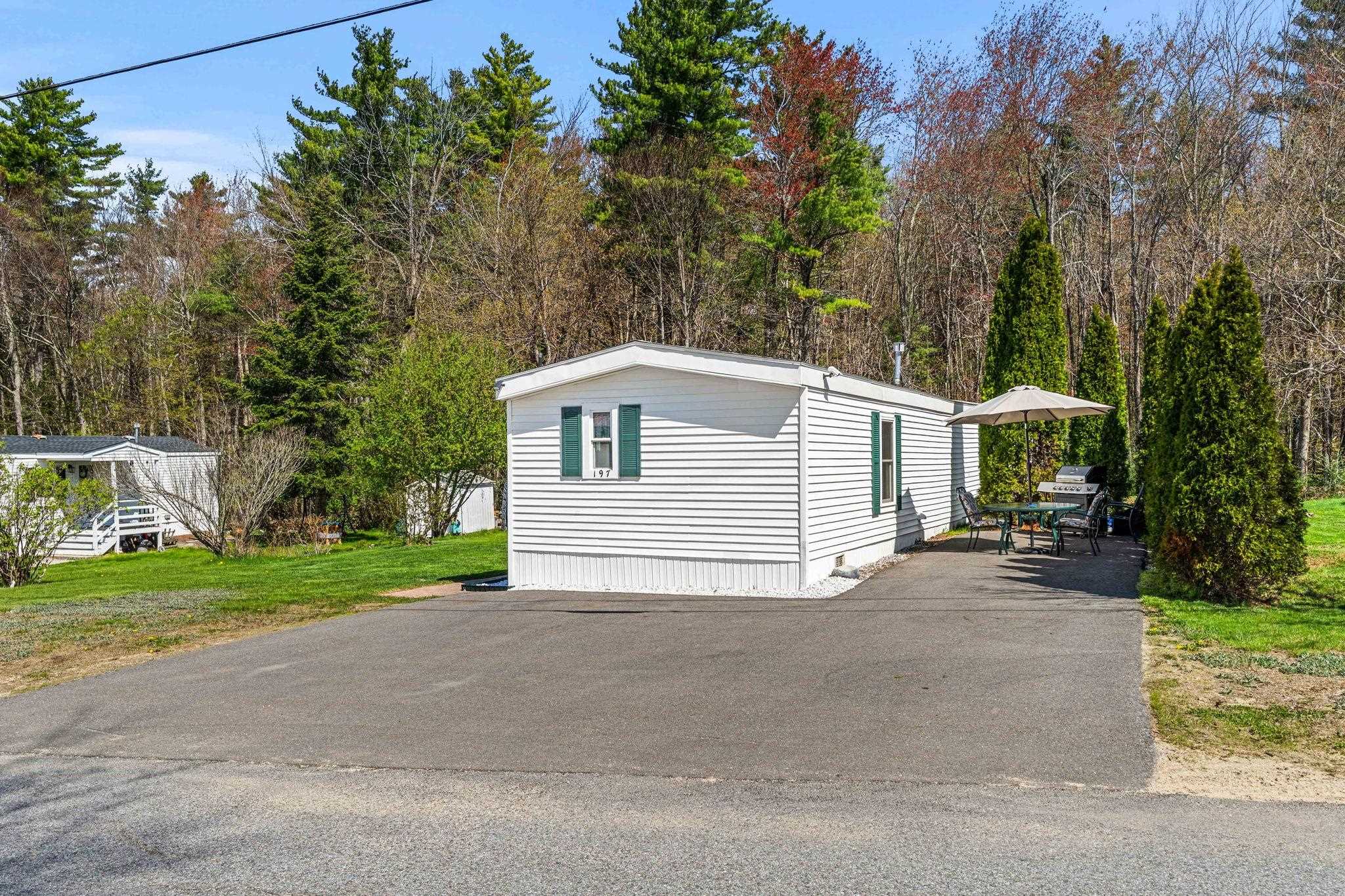 197 New Hillcrest Dr, Nashua, NH 03048