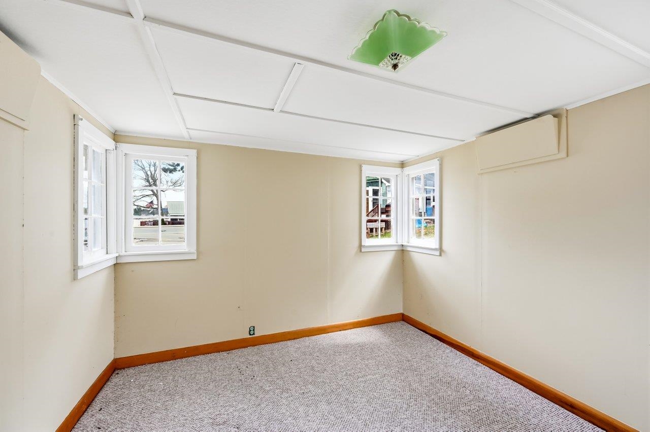 48 Kingsbury Dr, Milton, NH 03851