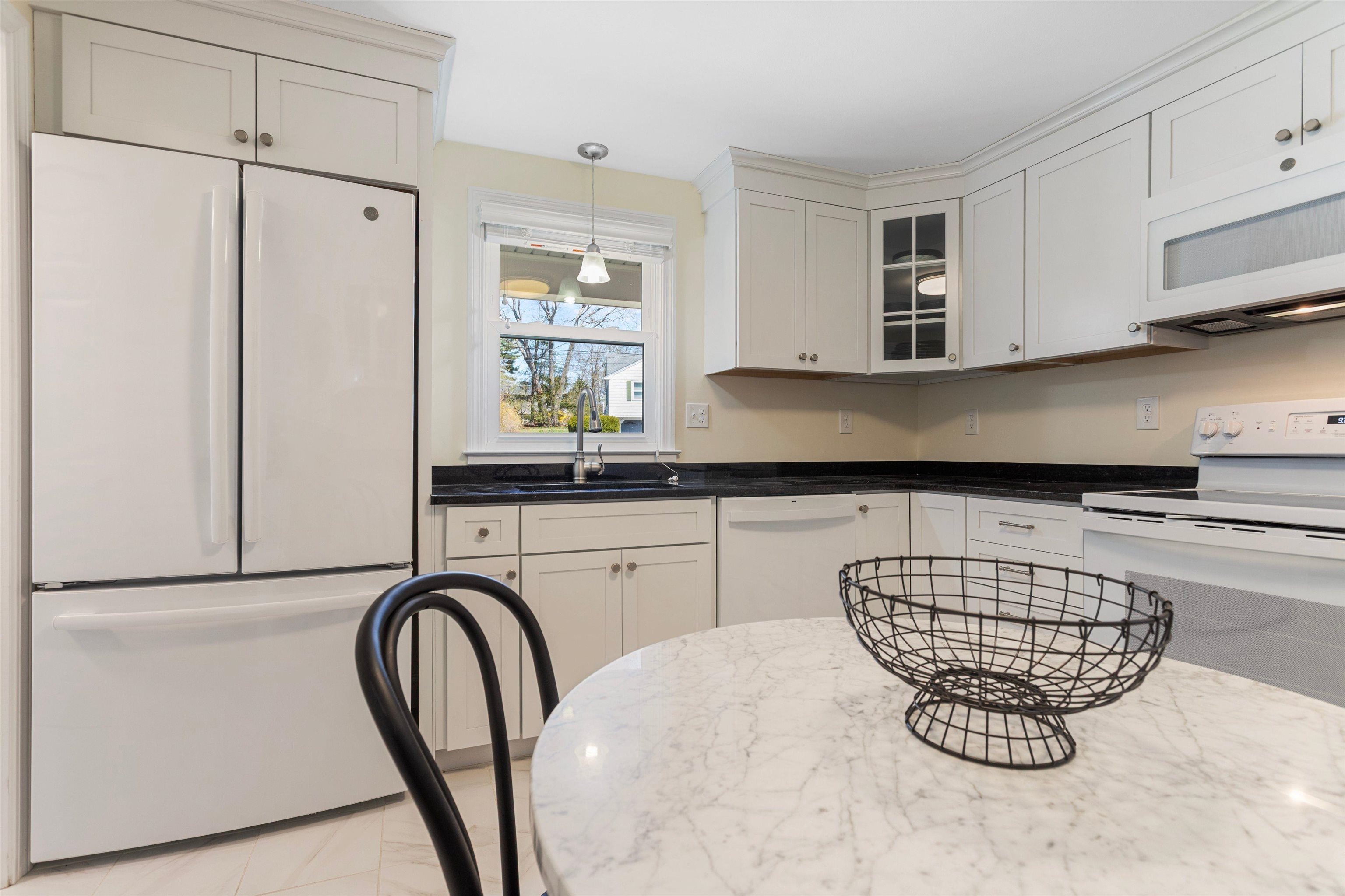 9 Carolan Ave, Hampton, NH 03842-1546