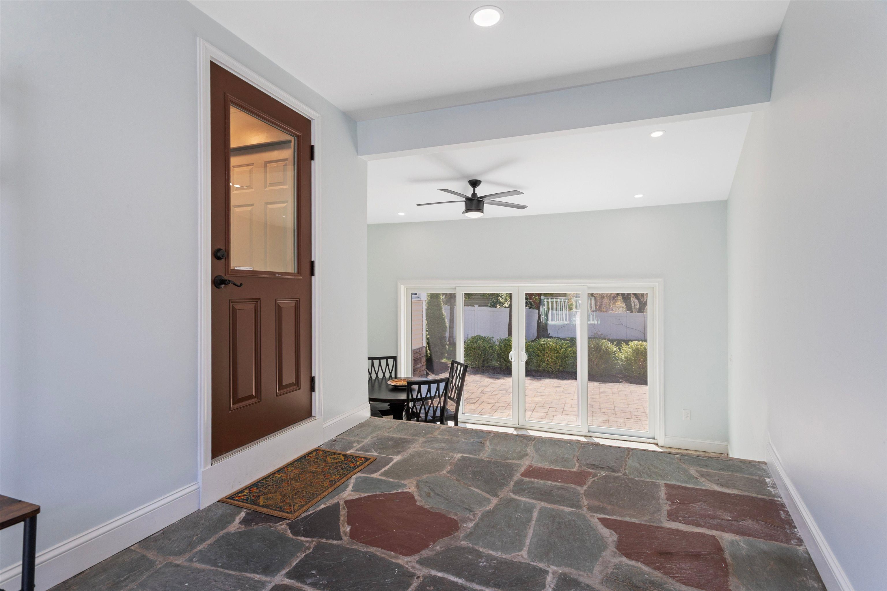 9 Carolan Ave, Hampton, NH 03842-1546