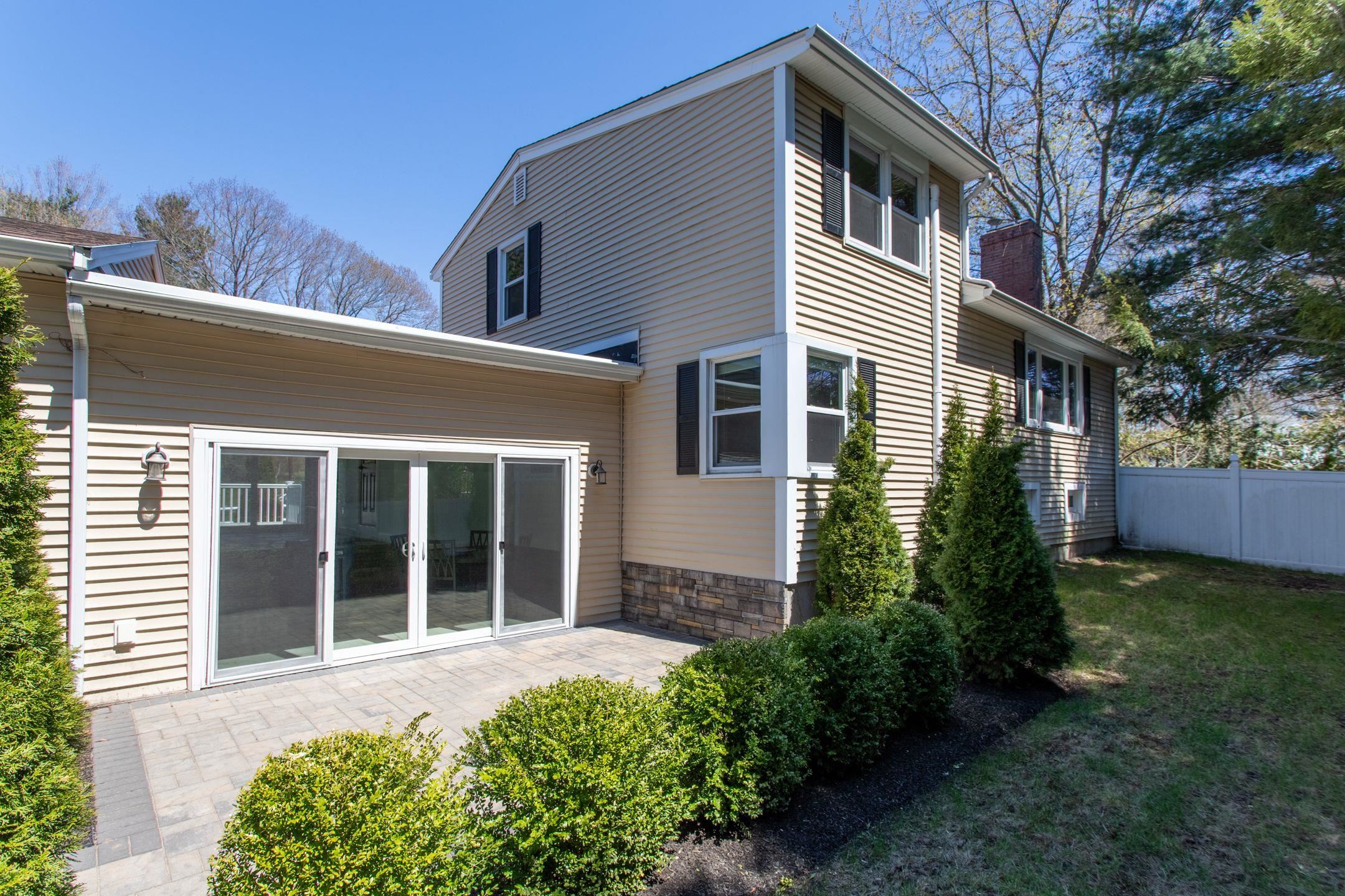 9 Carolan Ave, Hampton, NH 03842-1546