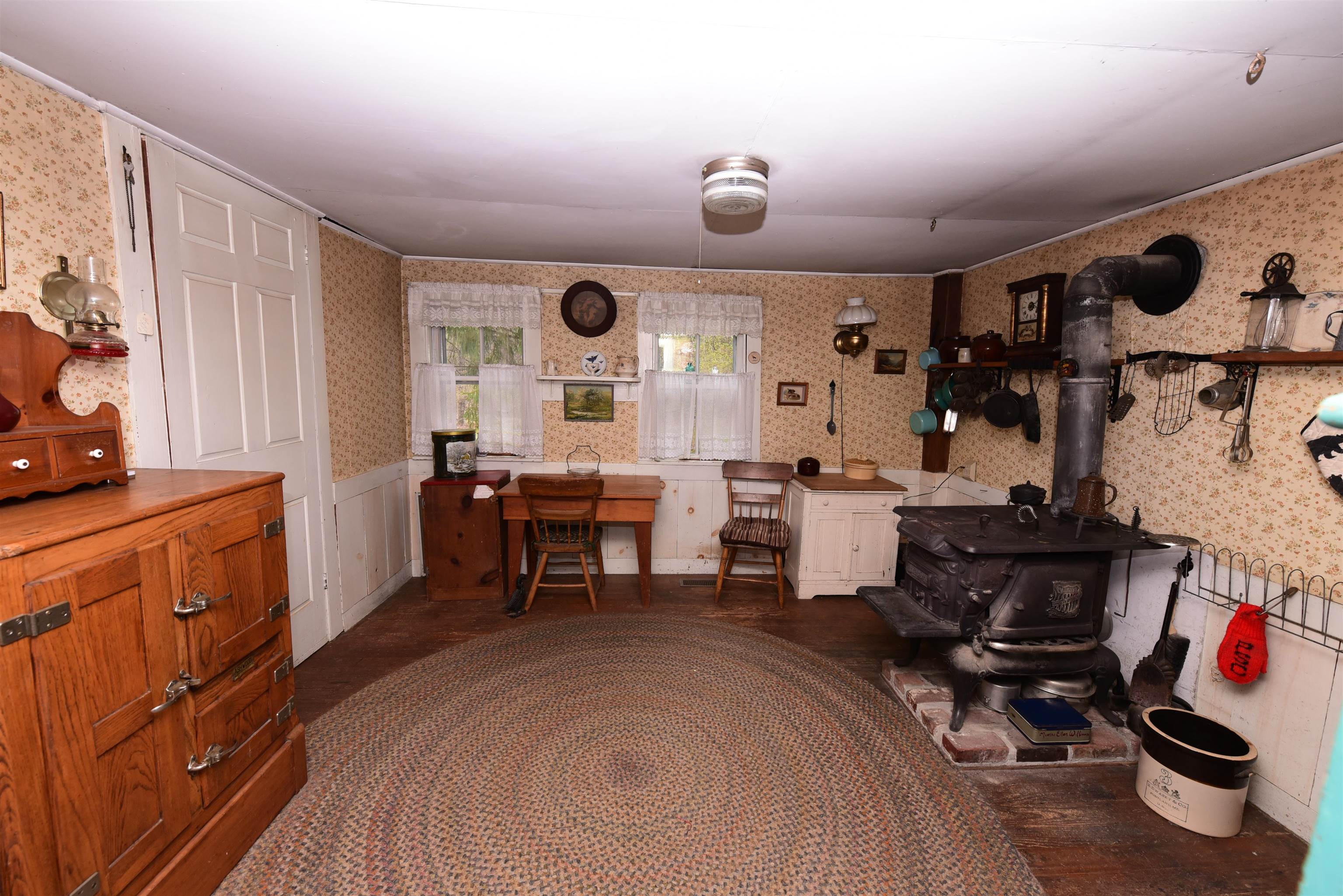 211 High St, Albany, NH 03818