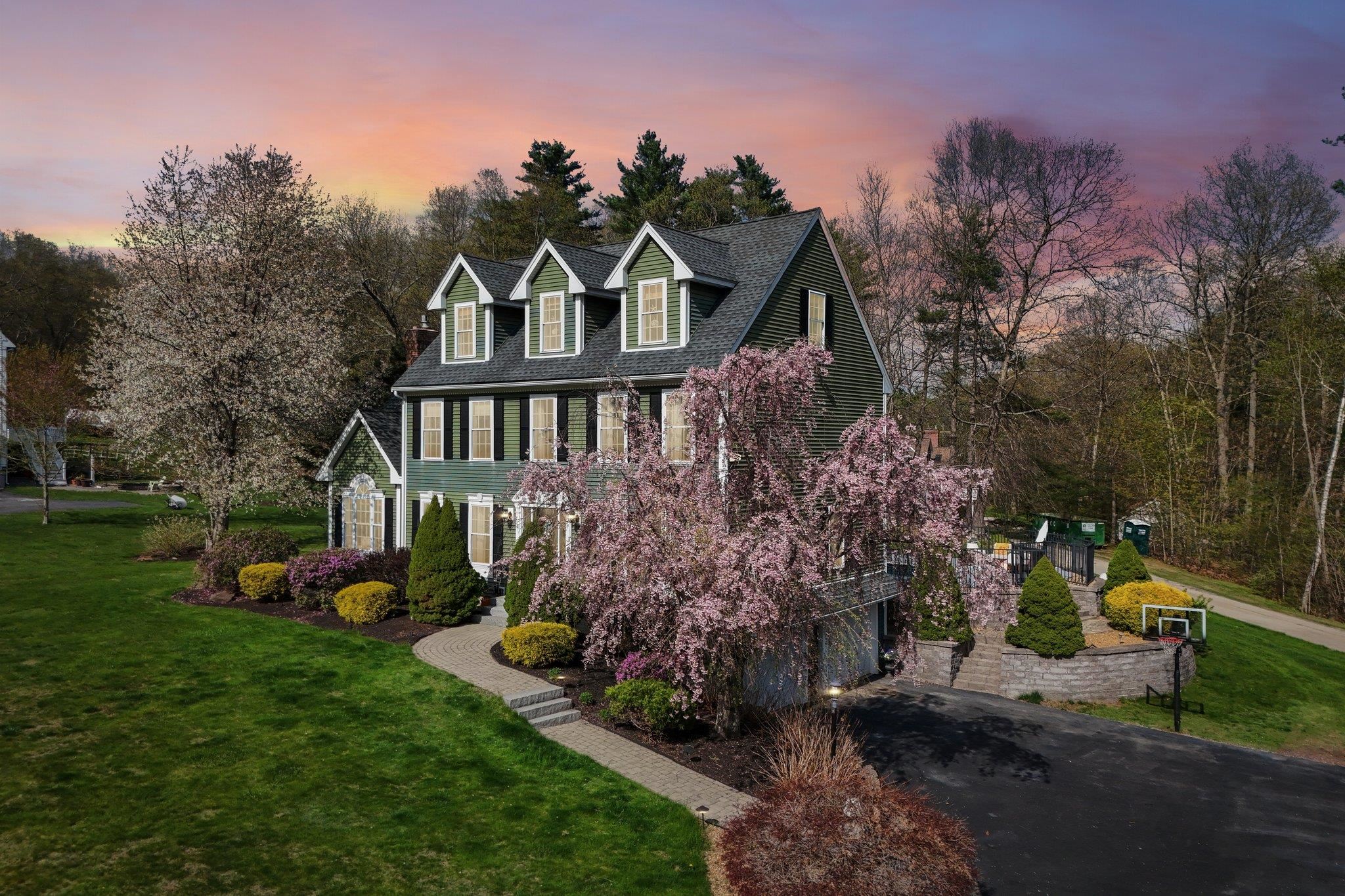 11 Longmeadow Rd, Windham, NH 03087