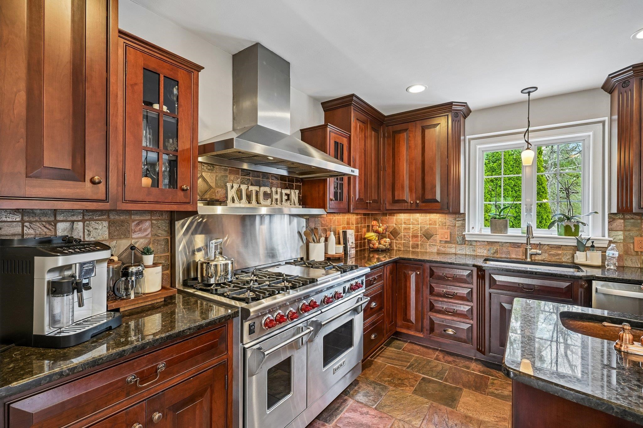 11 Longmeadow Rd, Windham, NH 03087