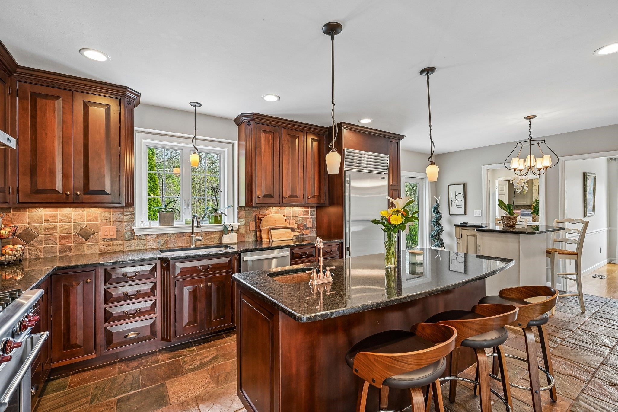 11 Longmeadow Rd, Windham, NH 03087