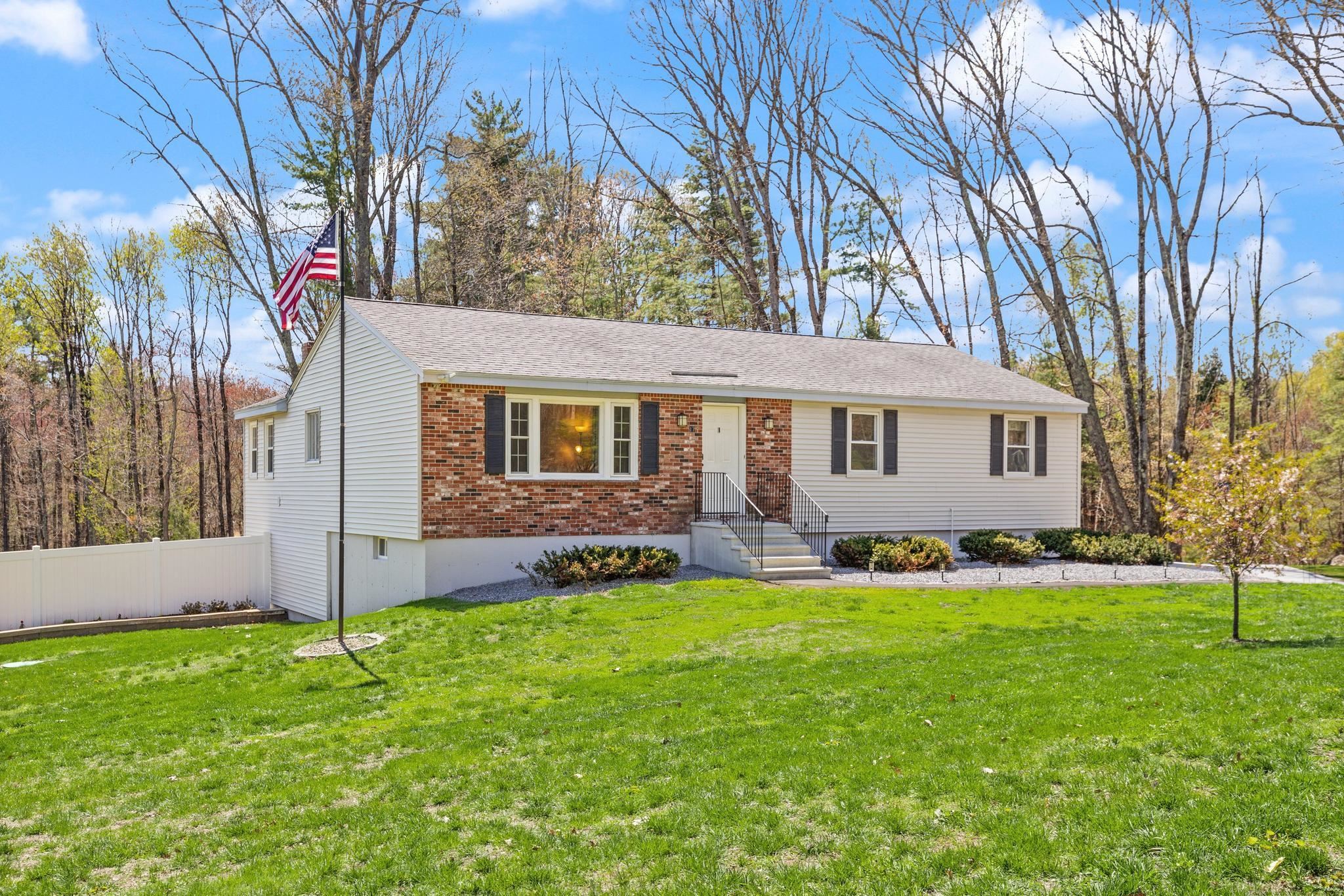 17 Oxbow Ln, Derry, NH 03038