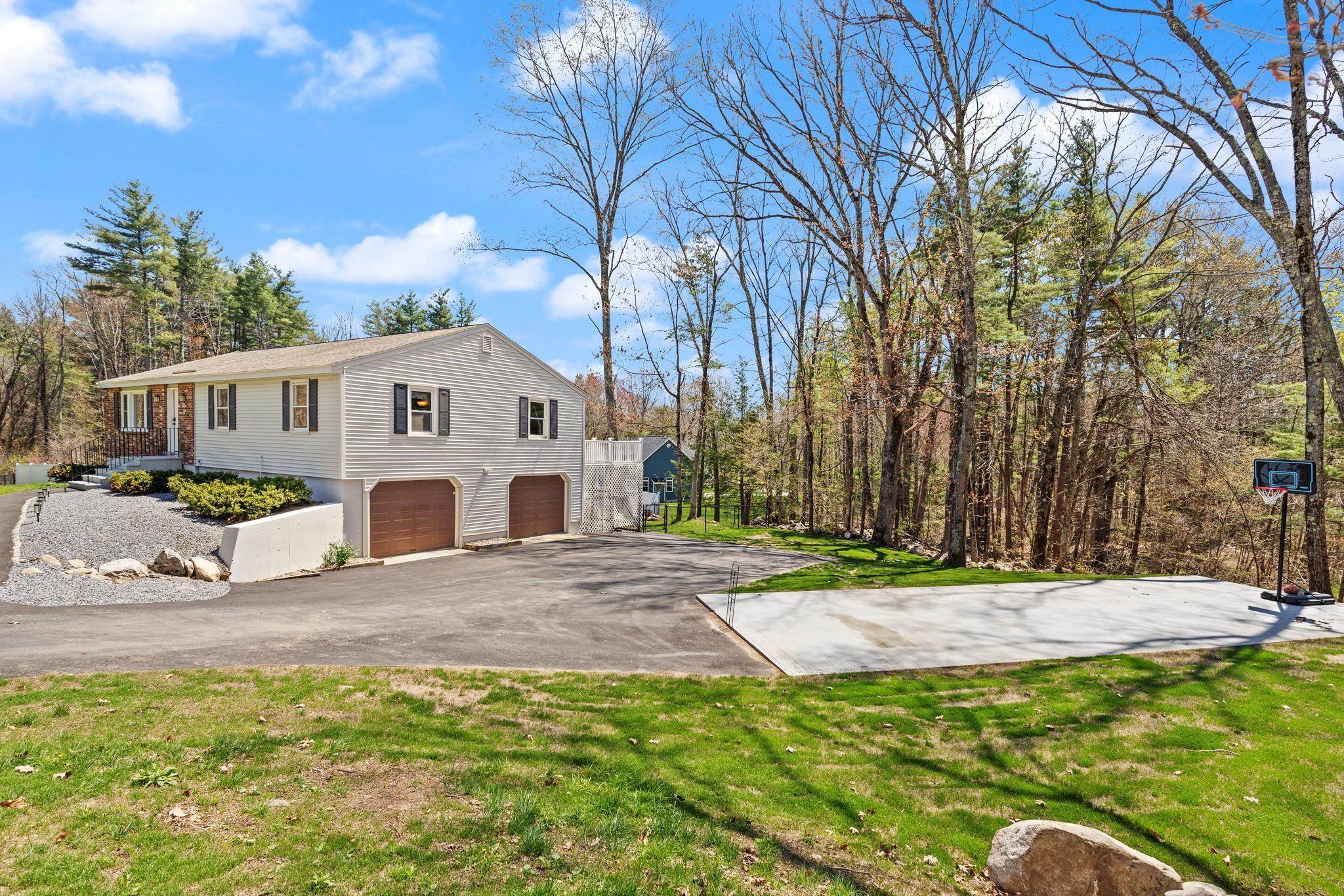 17 Oxbow Ln, Derry, NH 03038