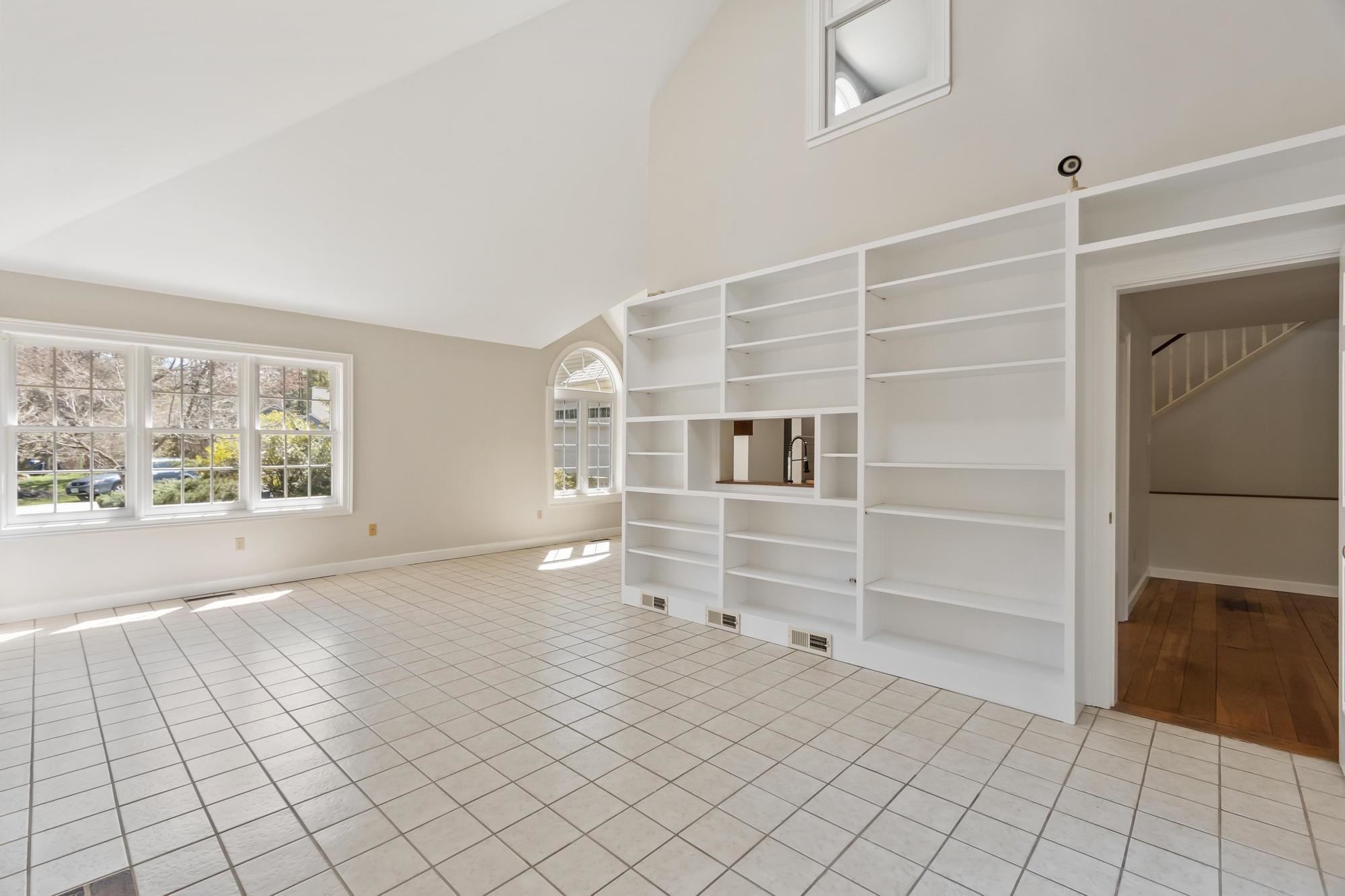 21 Peninsula Dr, Stratham, NH 03885