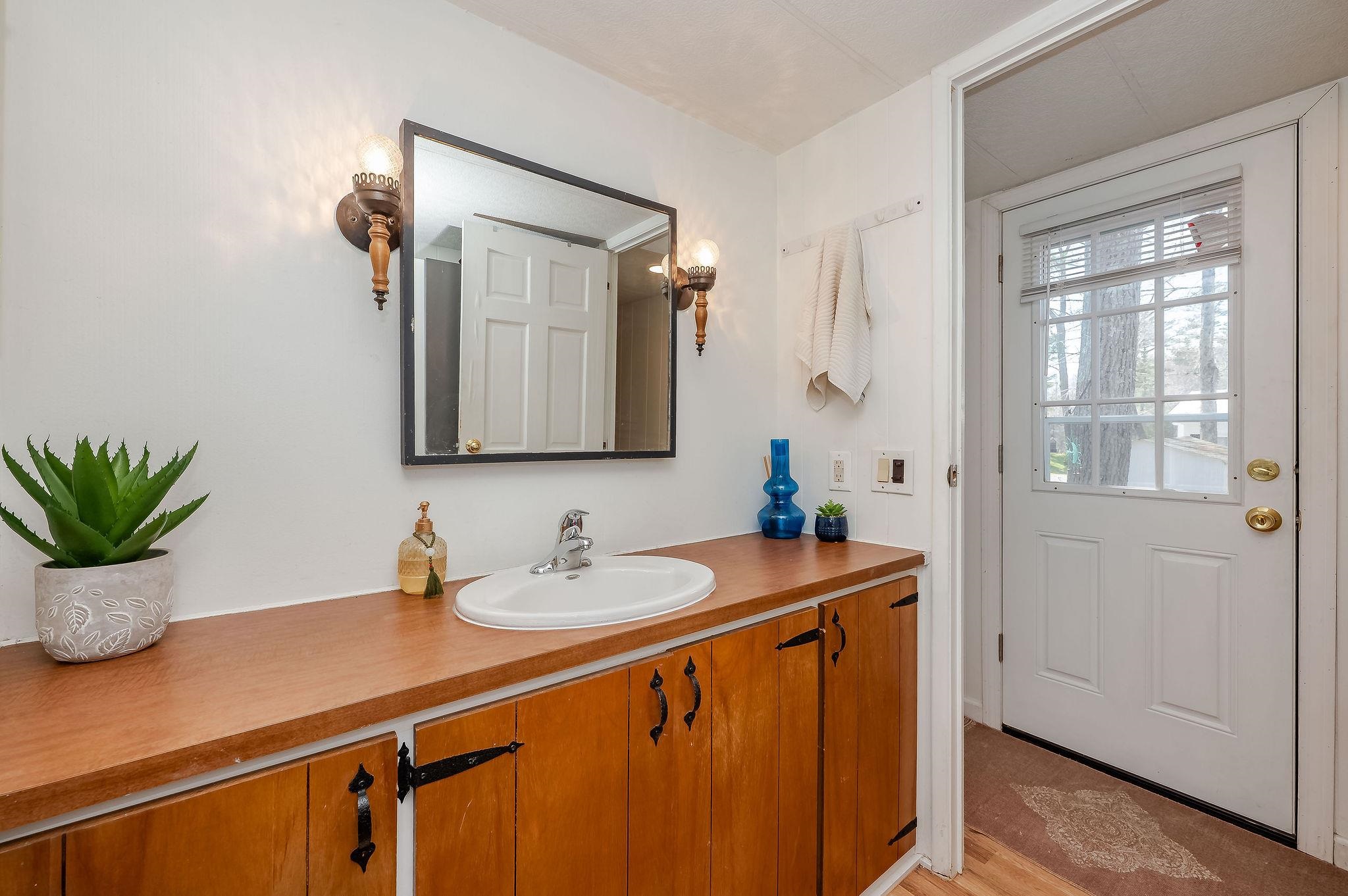 615 Canterbury Dr, Exeter, NH 03833