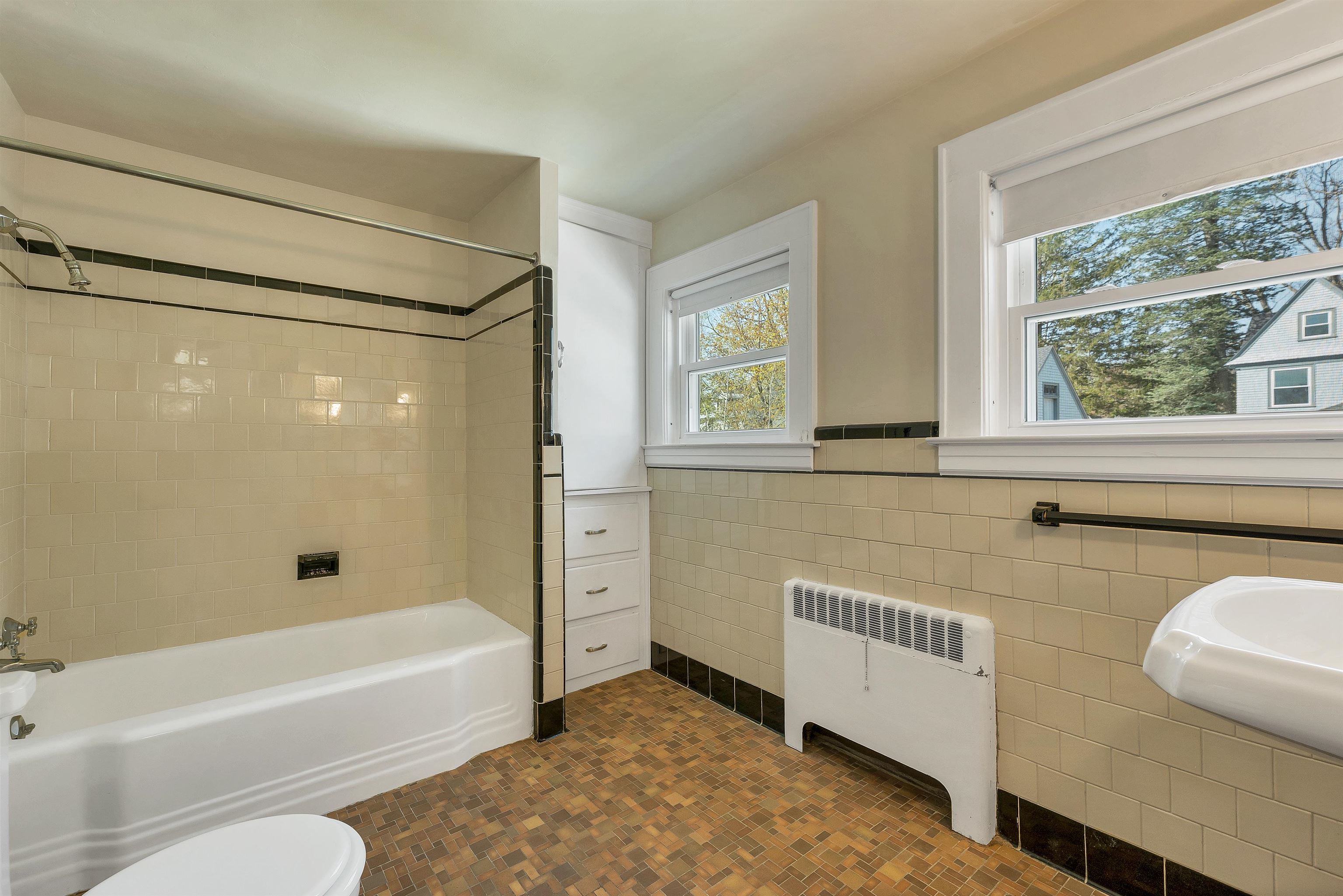 124 Dartmouth St, Laconia, NH 03246