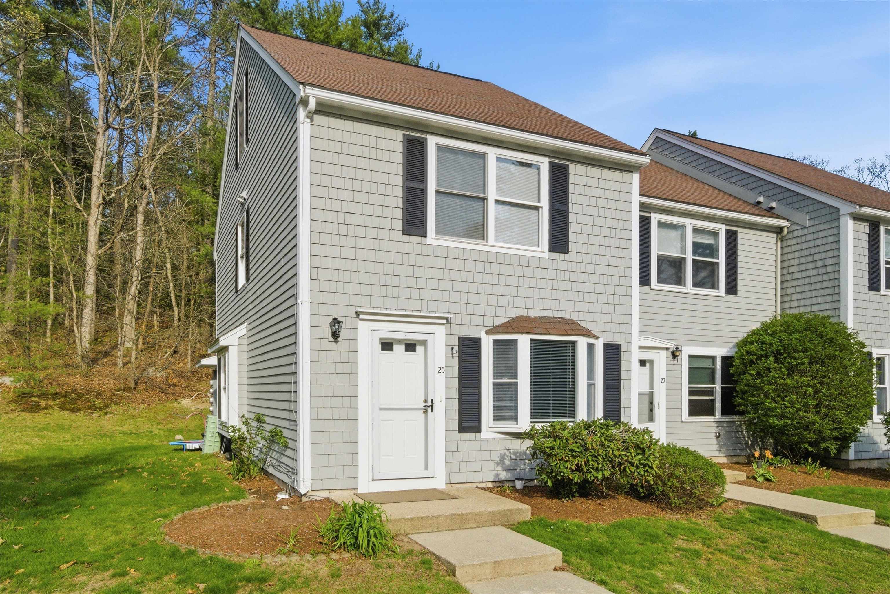 25 Blossom Ln, Merrimack, NH 03054