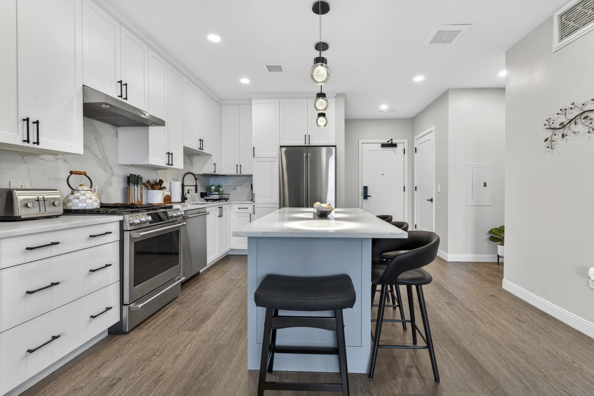 18 Artisan Dr, Salem, NH 03079
