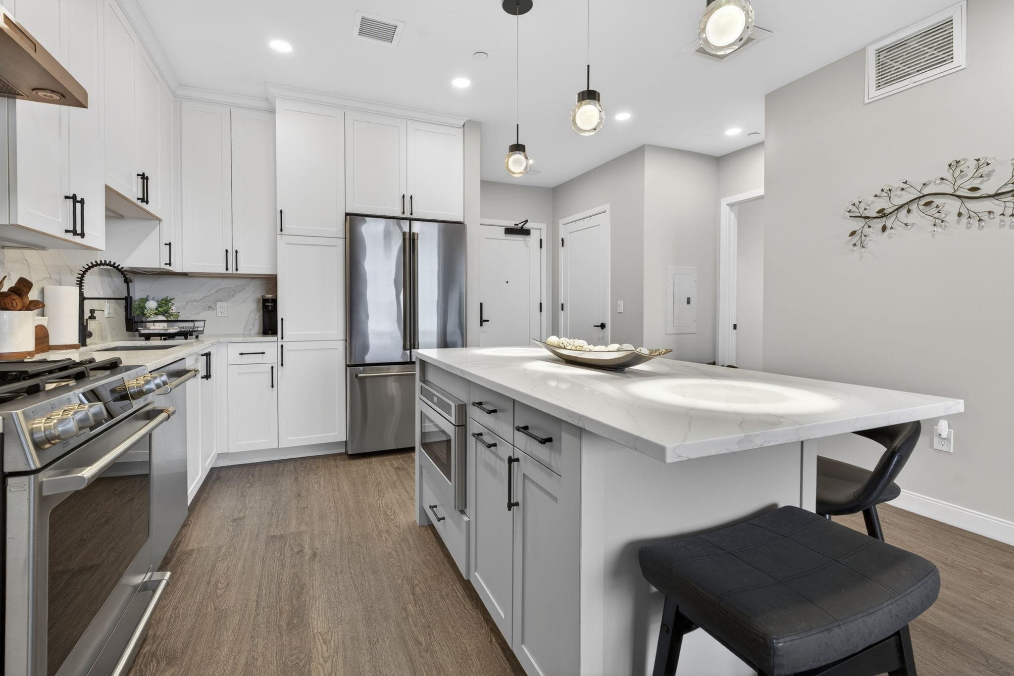 18 Artisan Dr, Salem, NH 03079