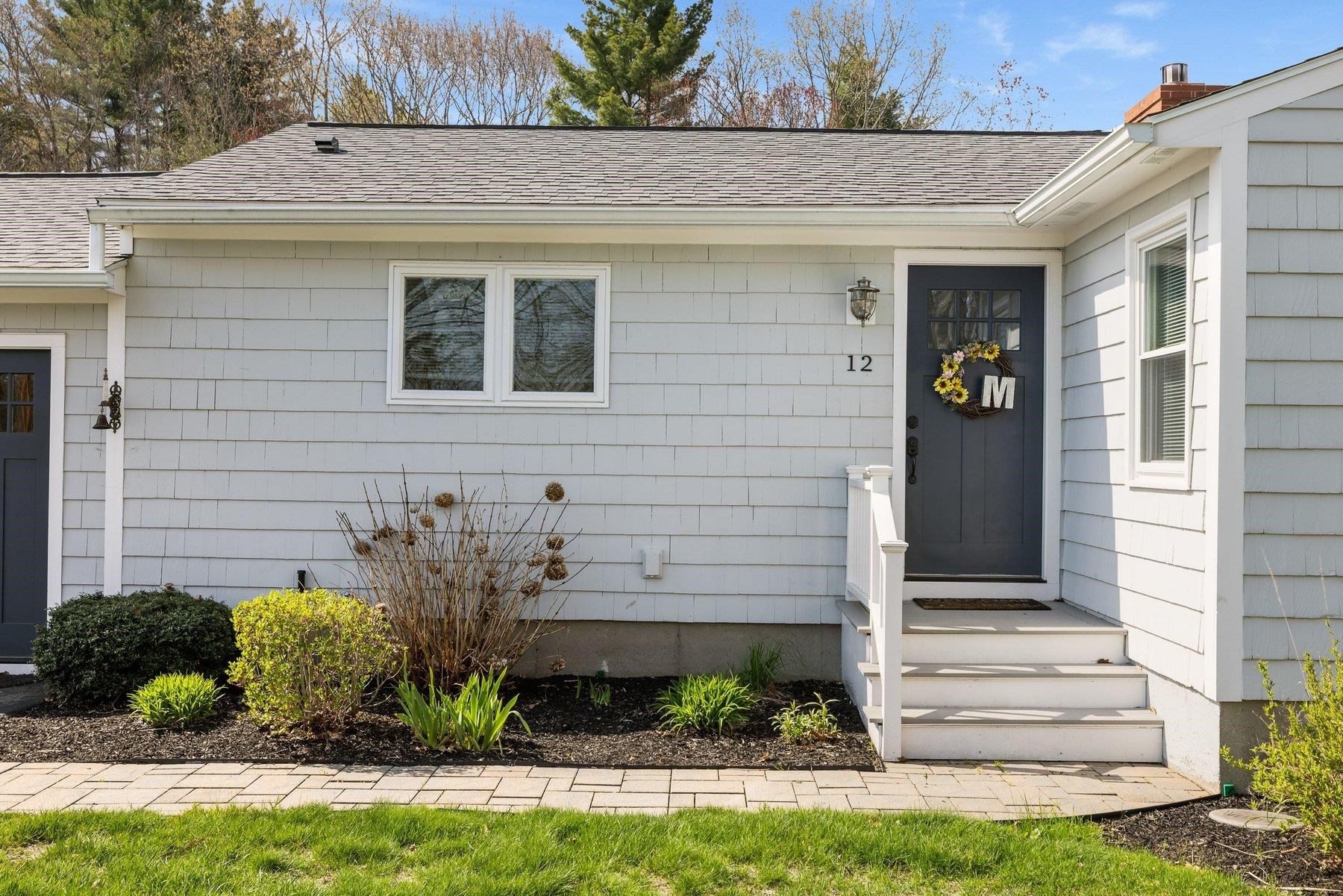 12 Hobbs Rd, North Hampton, NH 03862