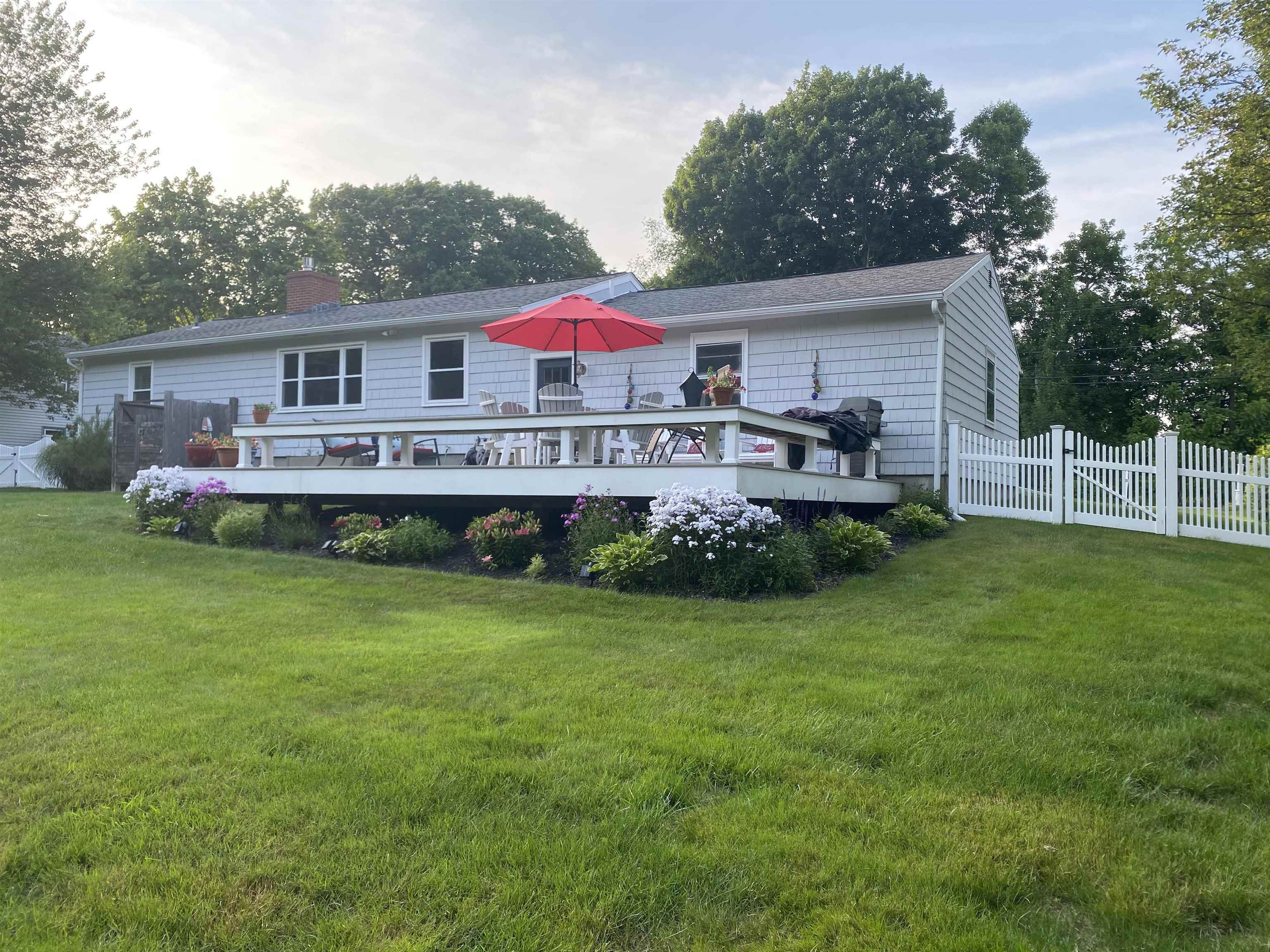 12 Hobbs Rd, North Hampton, NH 03862