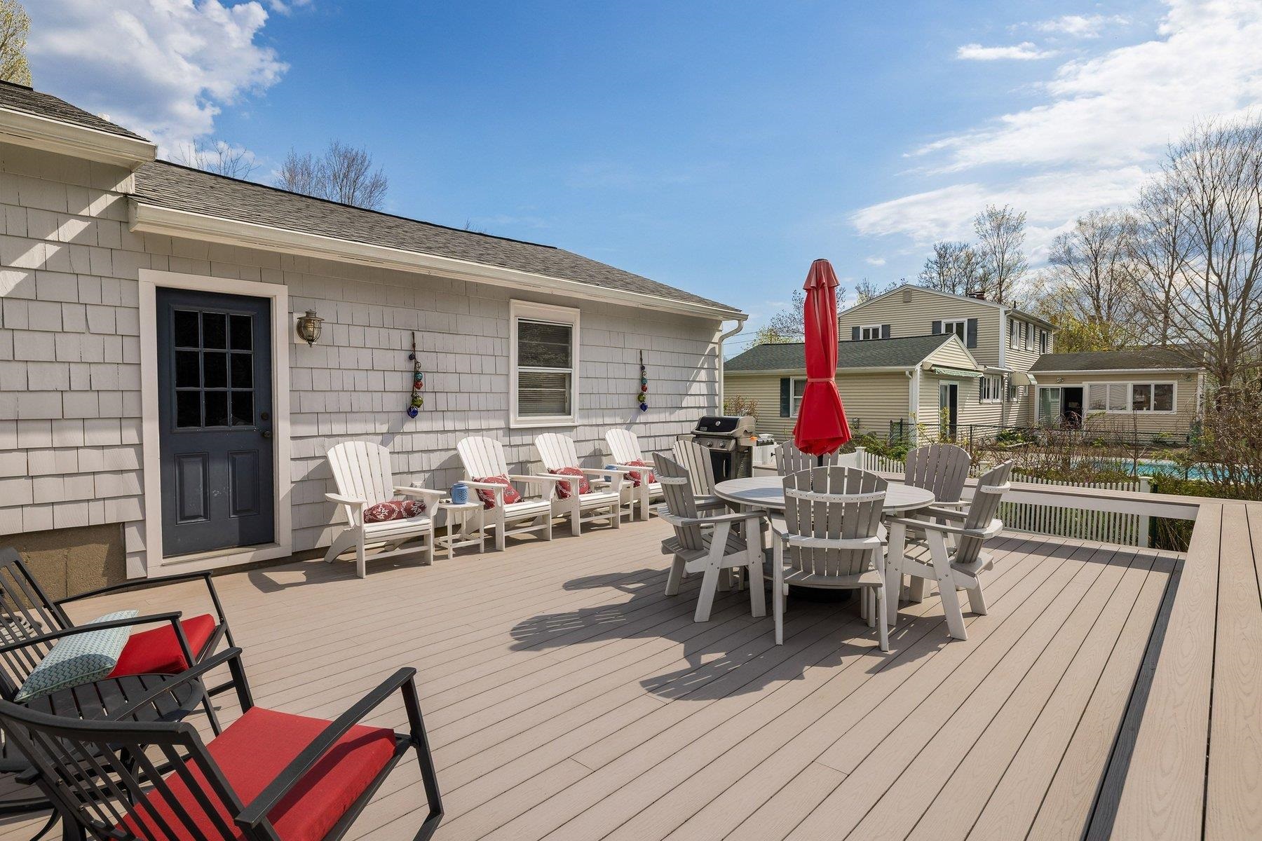 12 Hobbs Rd, North Hampton, NH 03862