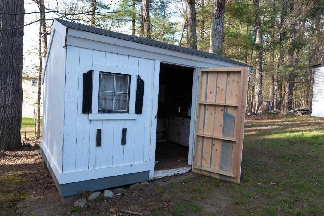 18 Bangor St, Nashua, NH 03063