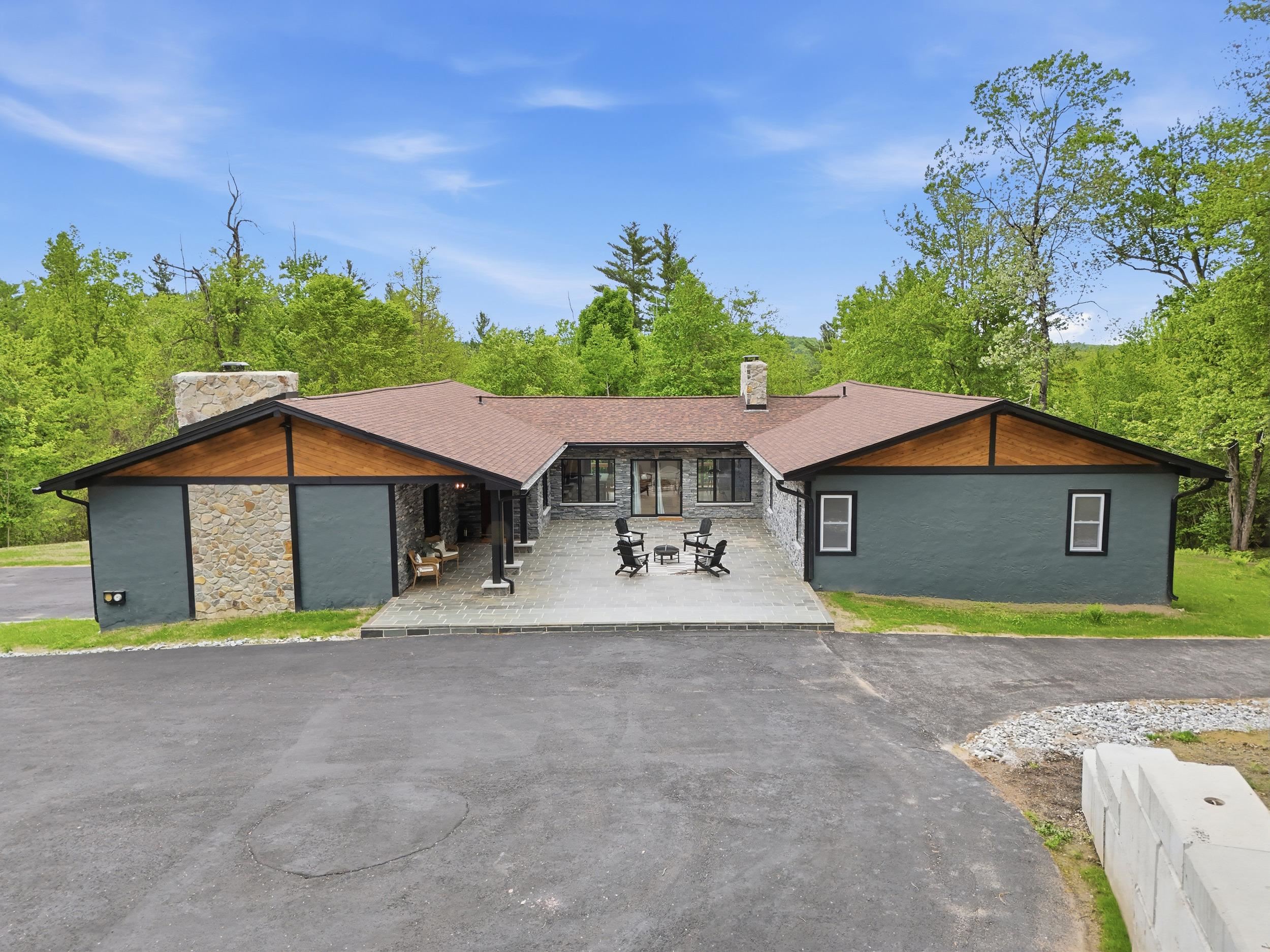 4 Washington Dr, Amherst, NH 03031